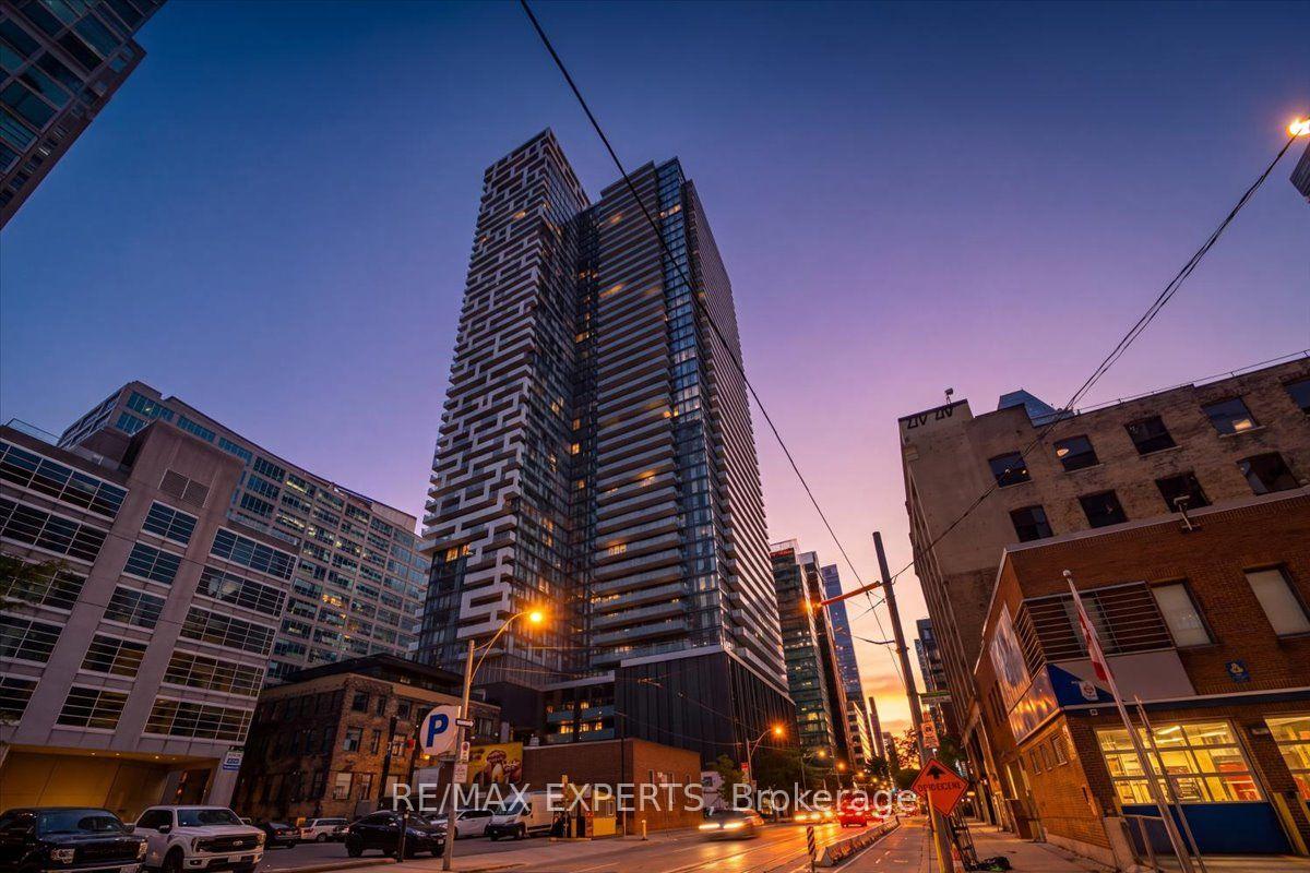 25 Richmond Street E