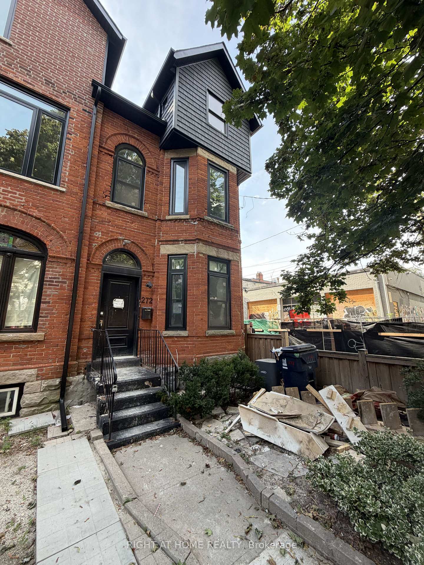 272 Seaton Street