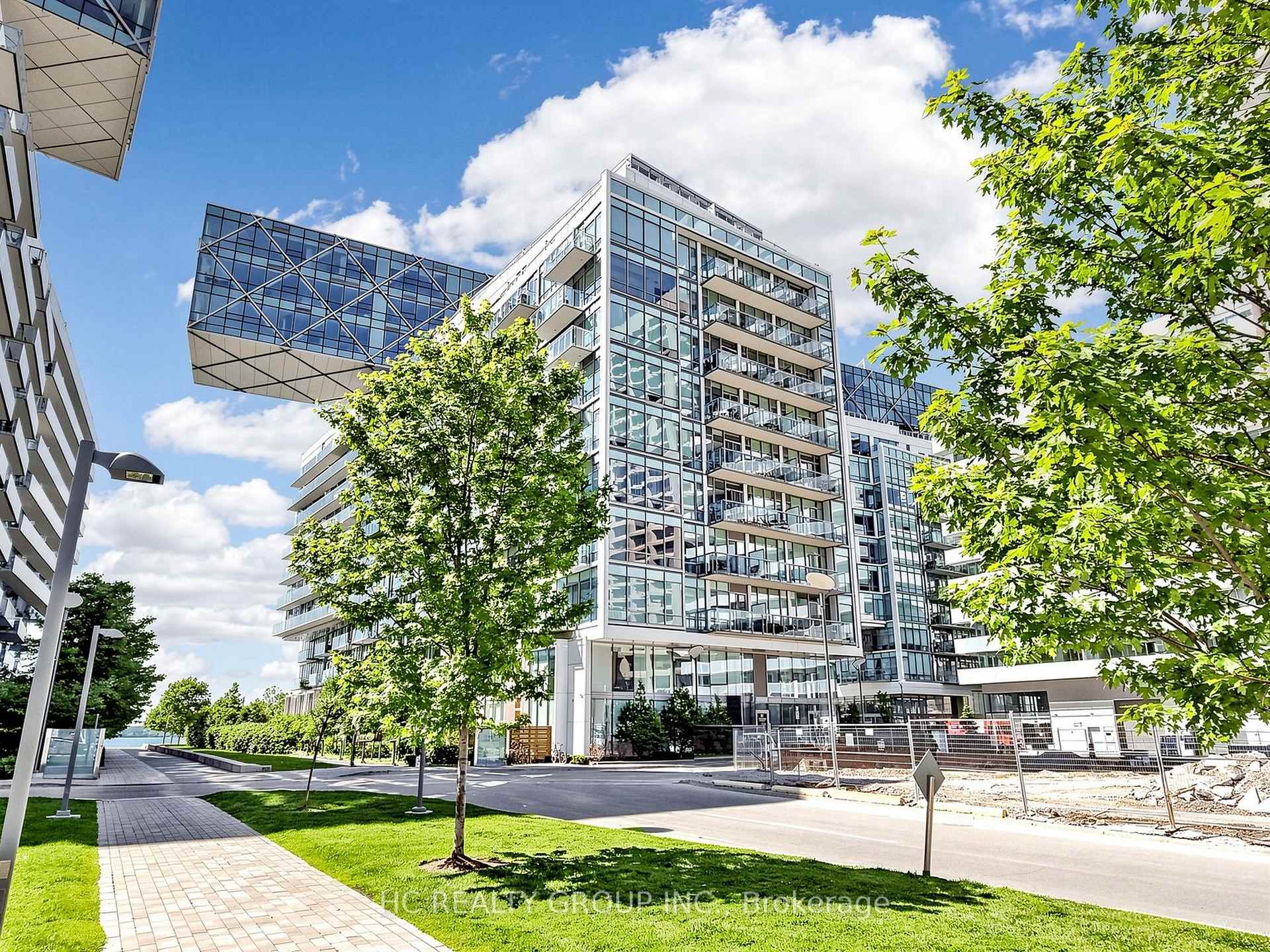 29 Queens Quay E