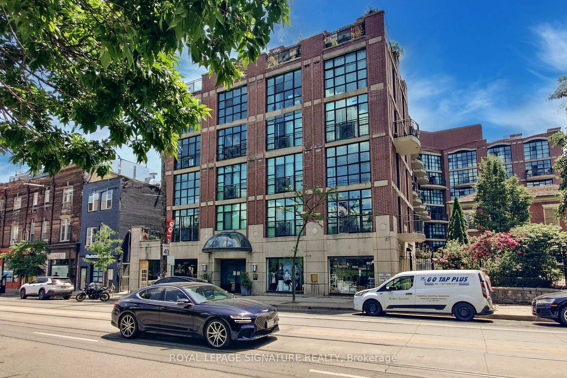 901 Queen Street W