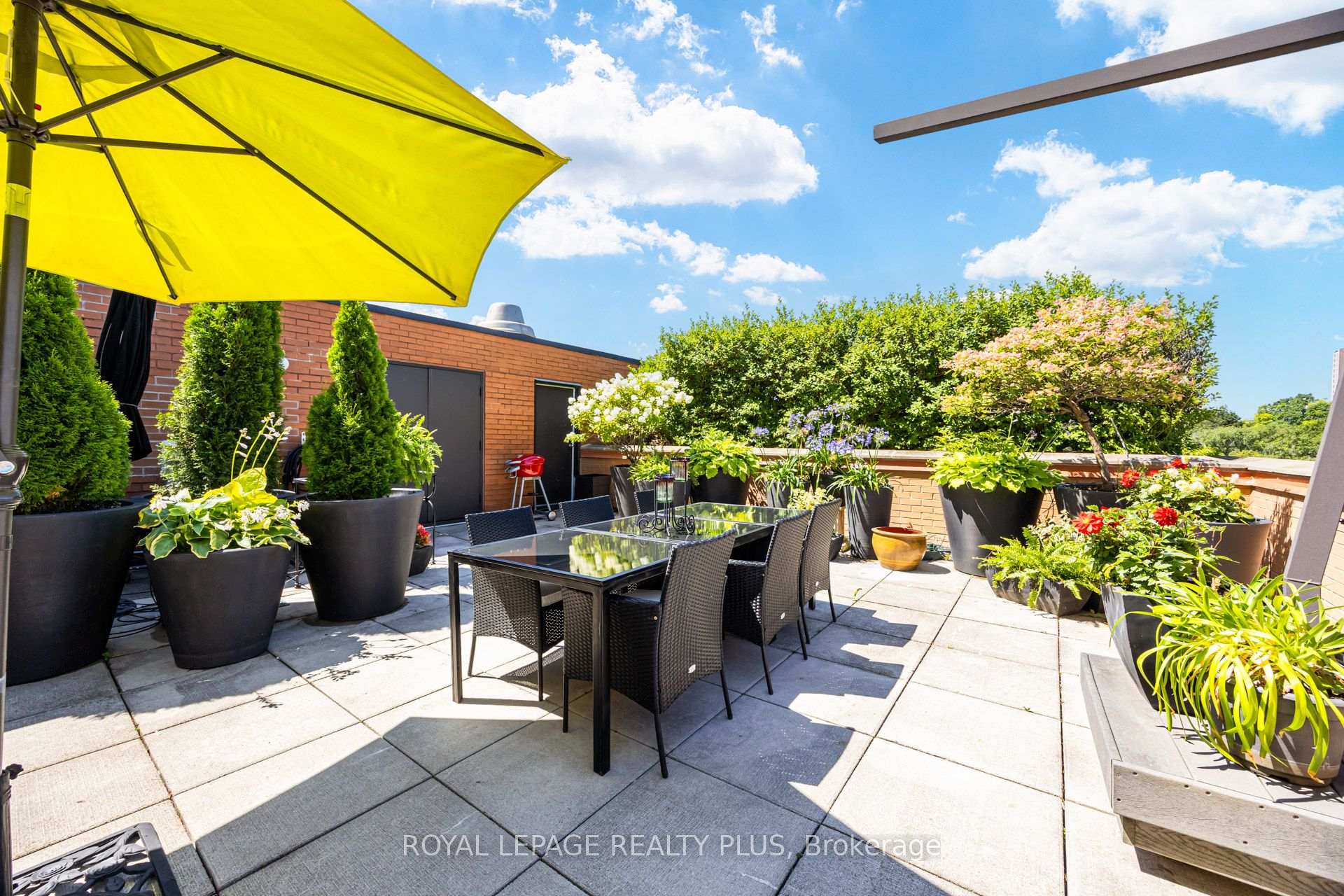 260 Heath Street W