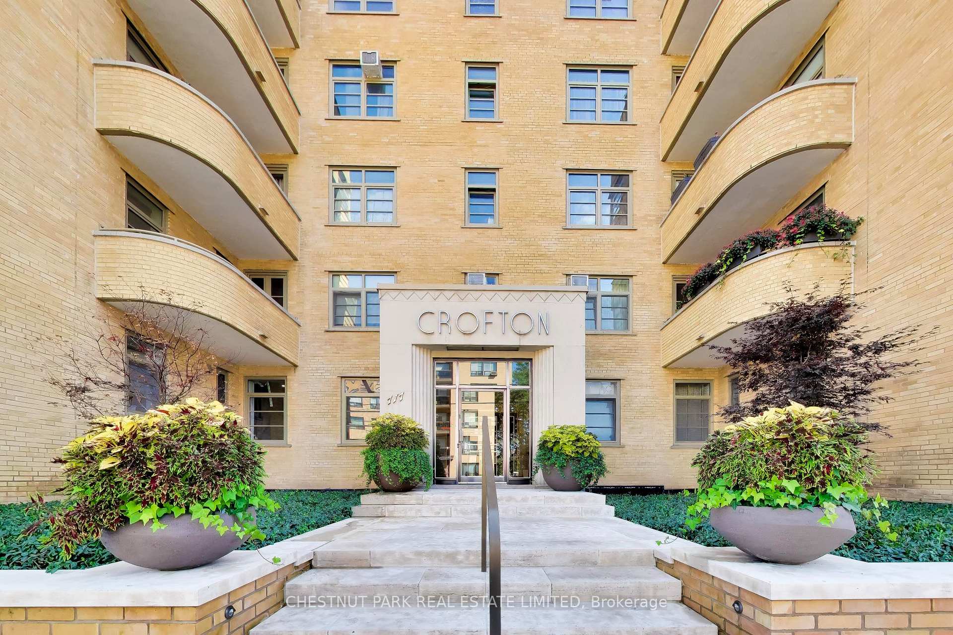 717 Eglinton Avenue W
