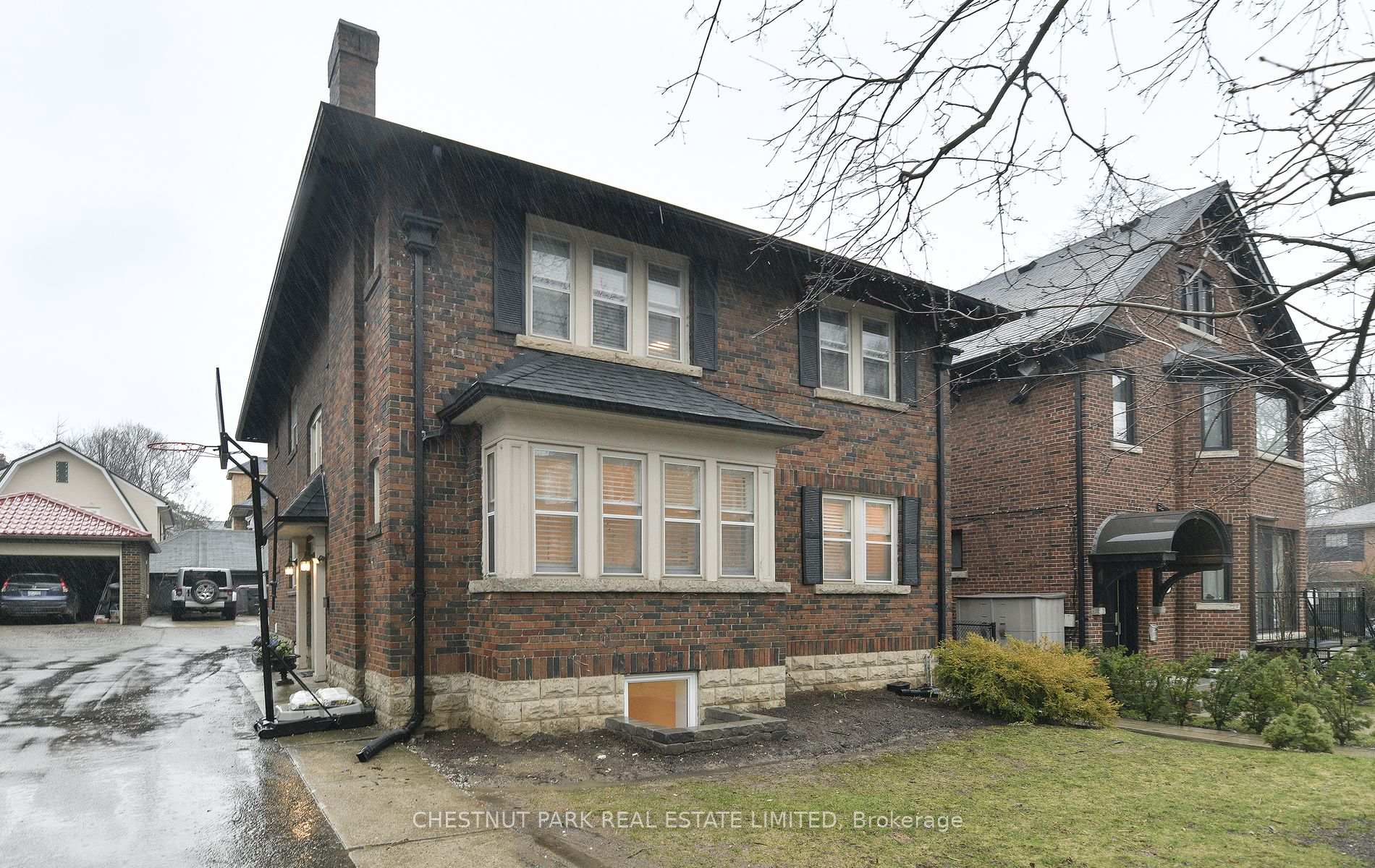 11 Rose Park Crescent