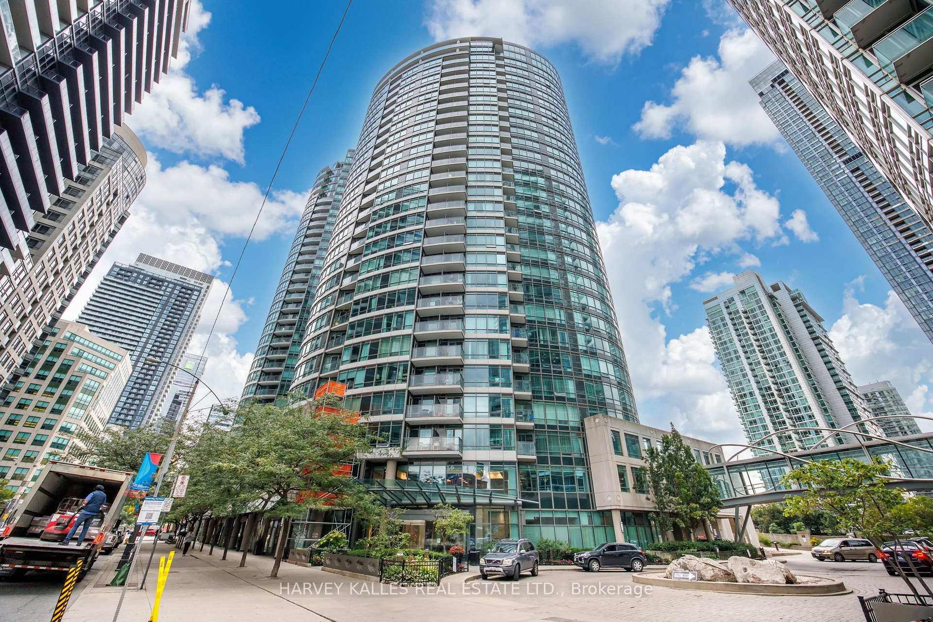 373 Front Street W