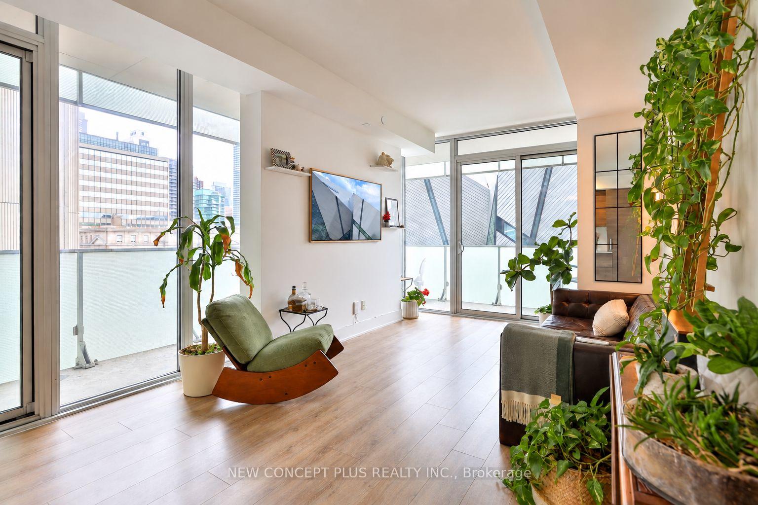 200 Bloor Street W