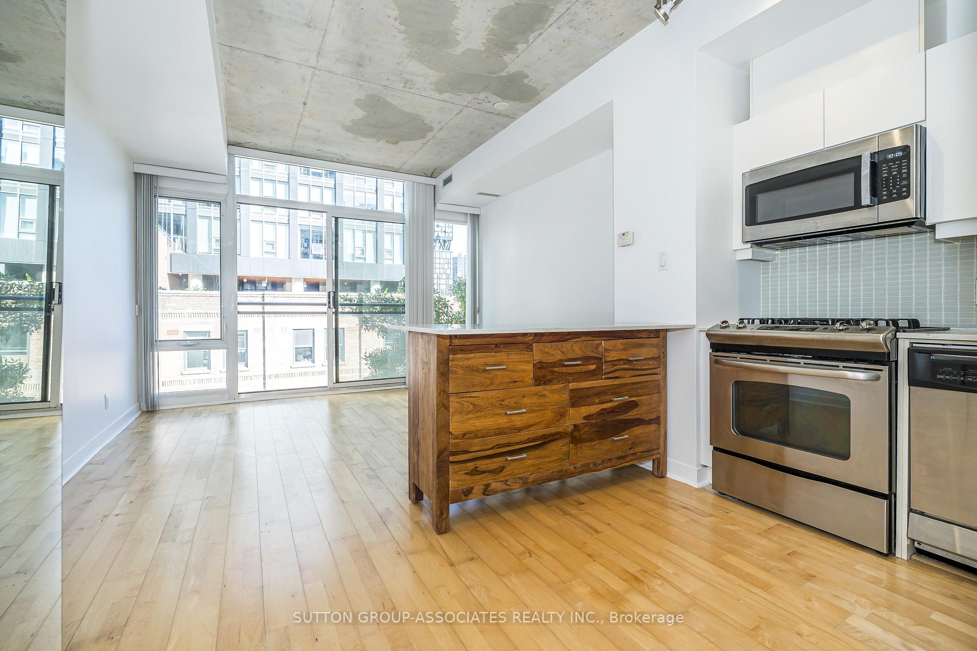 127 Queen Street E