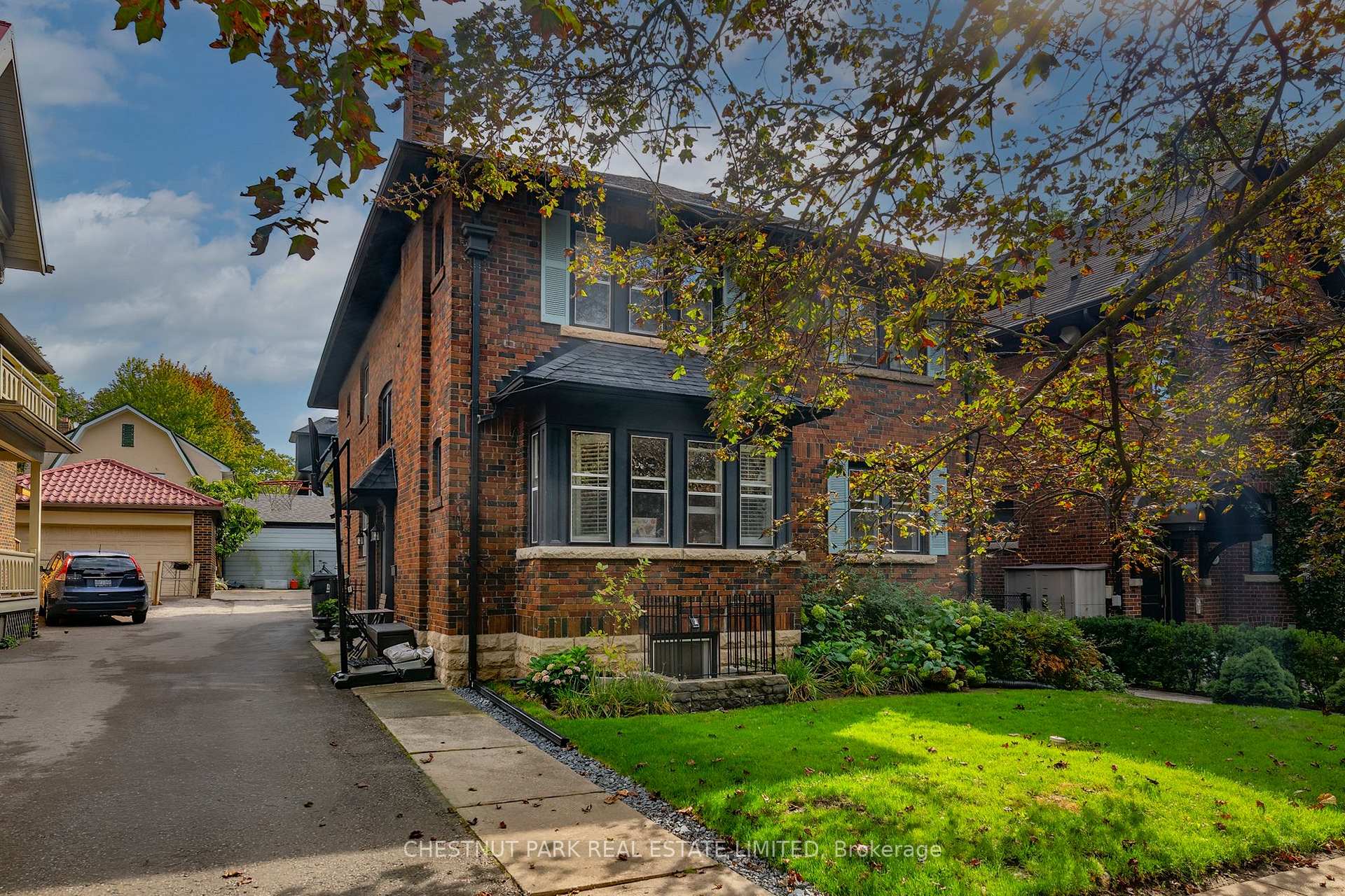 11 Rose Park Crescent