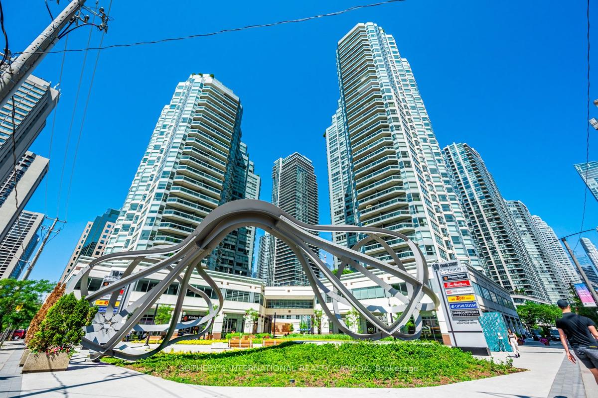 10 Queens Quay W