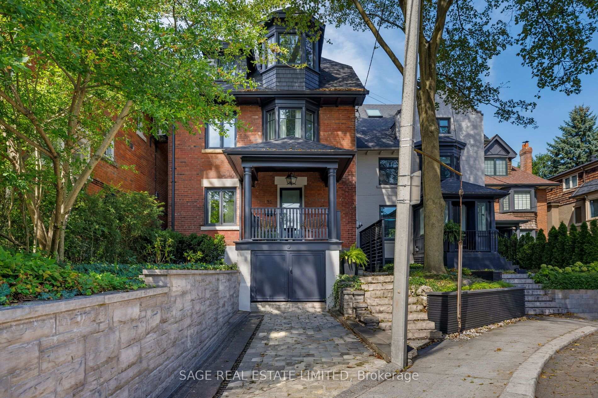 32 Edgewood Crescent