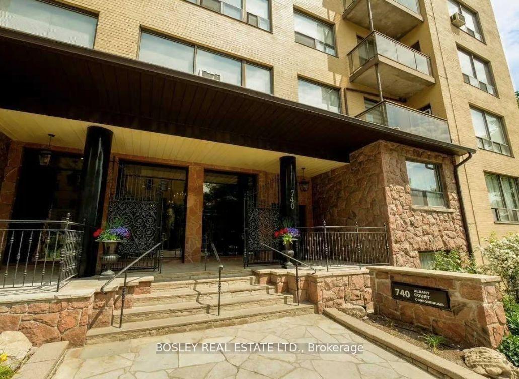 740 Eglinton Avenue W