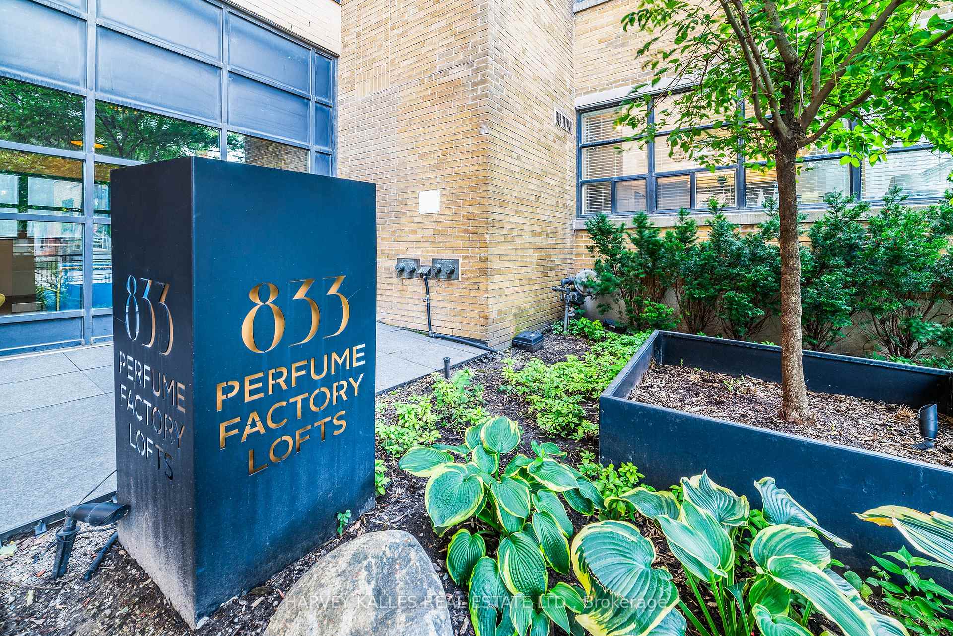 833 W King Street W