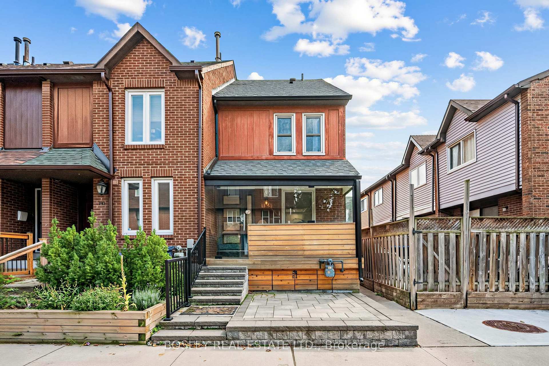153 Lambertlodge Avenue