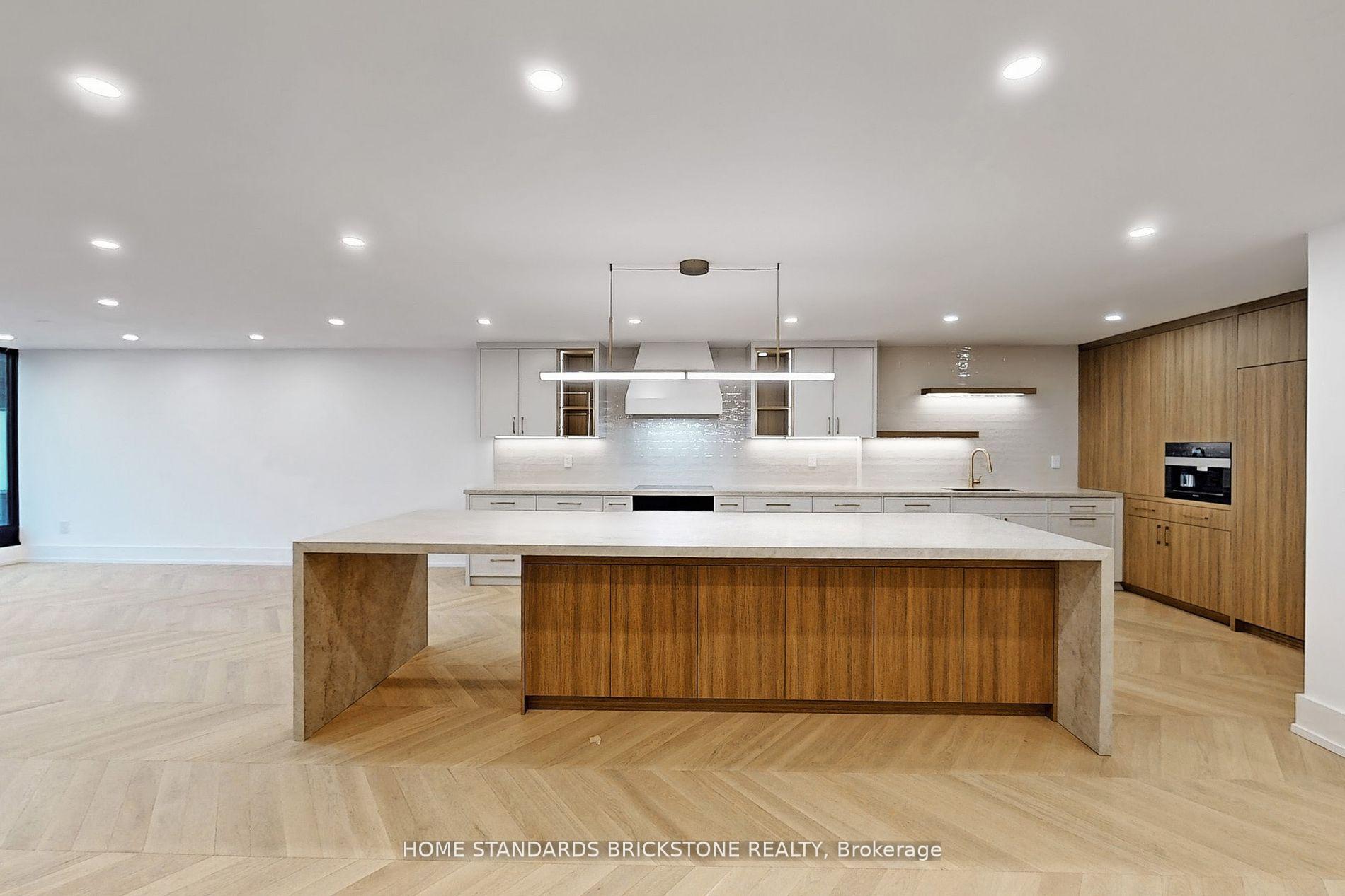 110 Bloor Street W