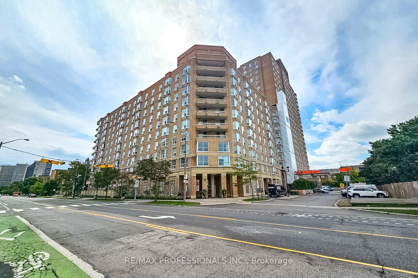 11 Thorncliffe Pk Drive