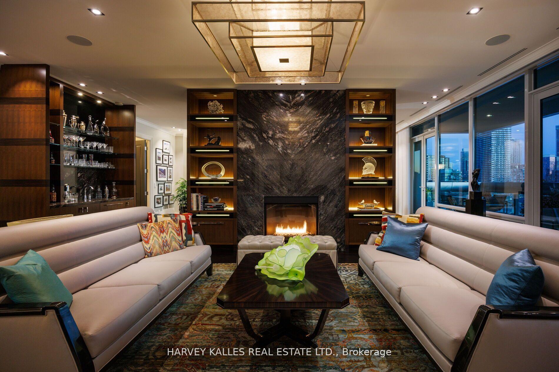 206 Bloor Street W