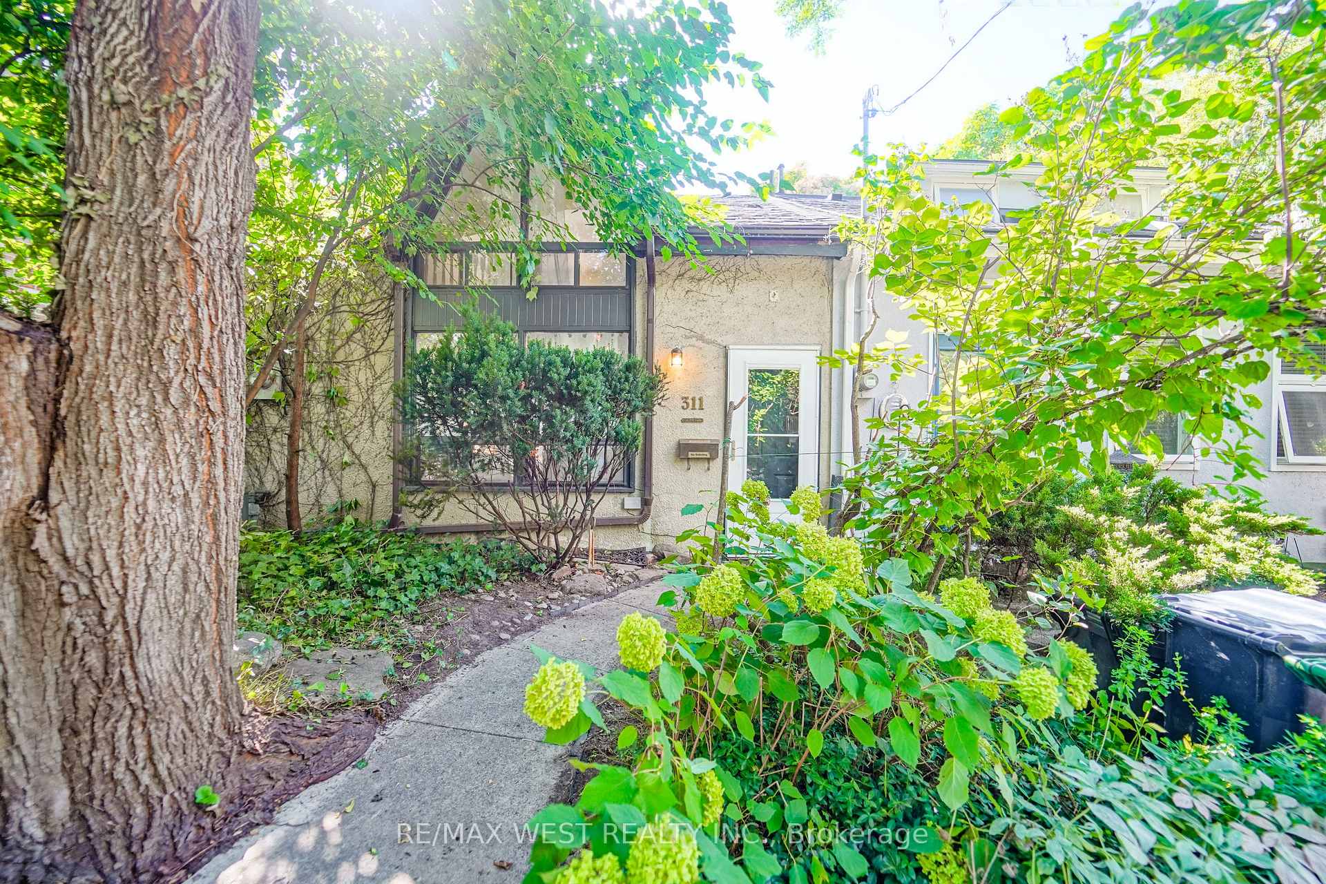 311 Wellesley Street E
