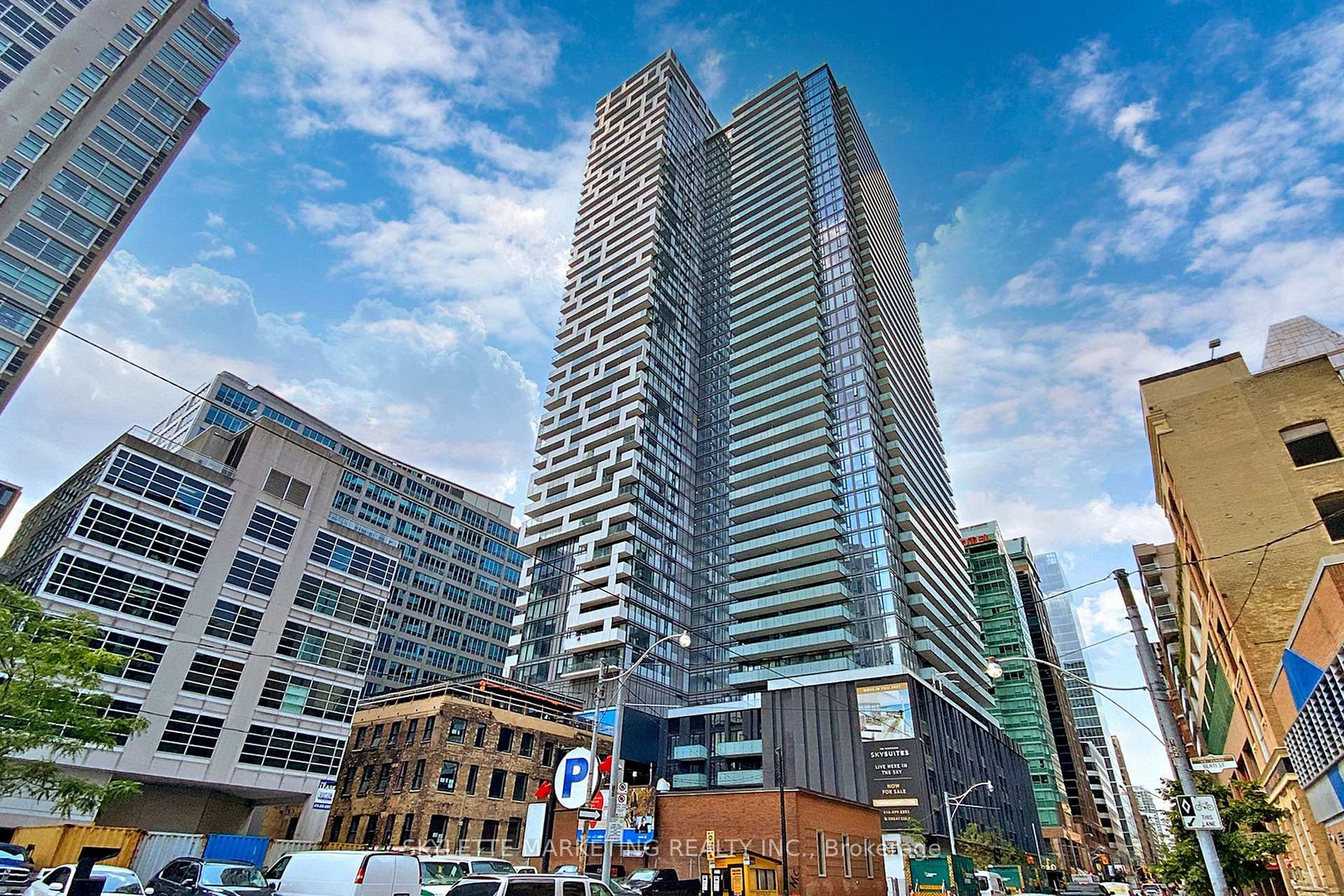25 Richmond Street E