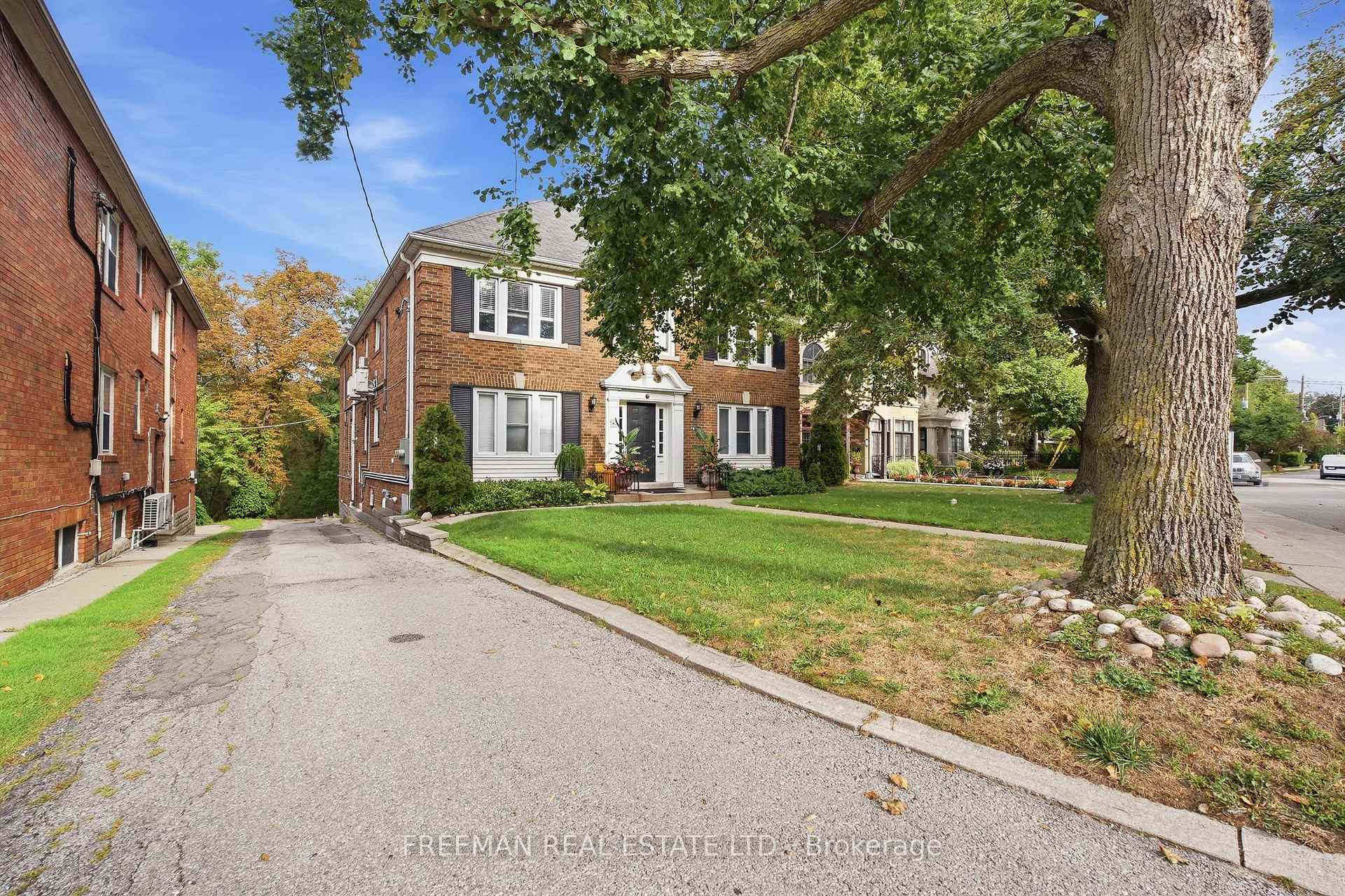 783 Spadina Road