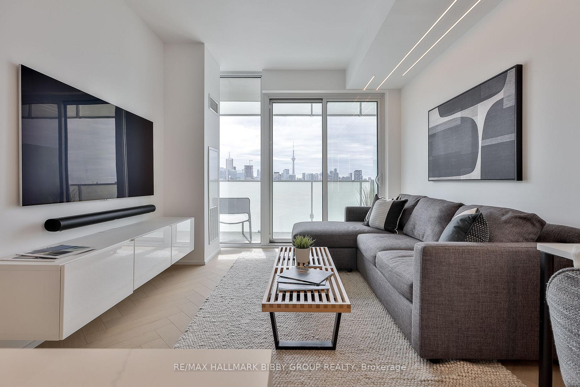 200 Bloor Street W