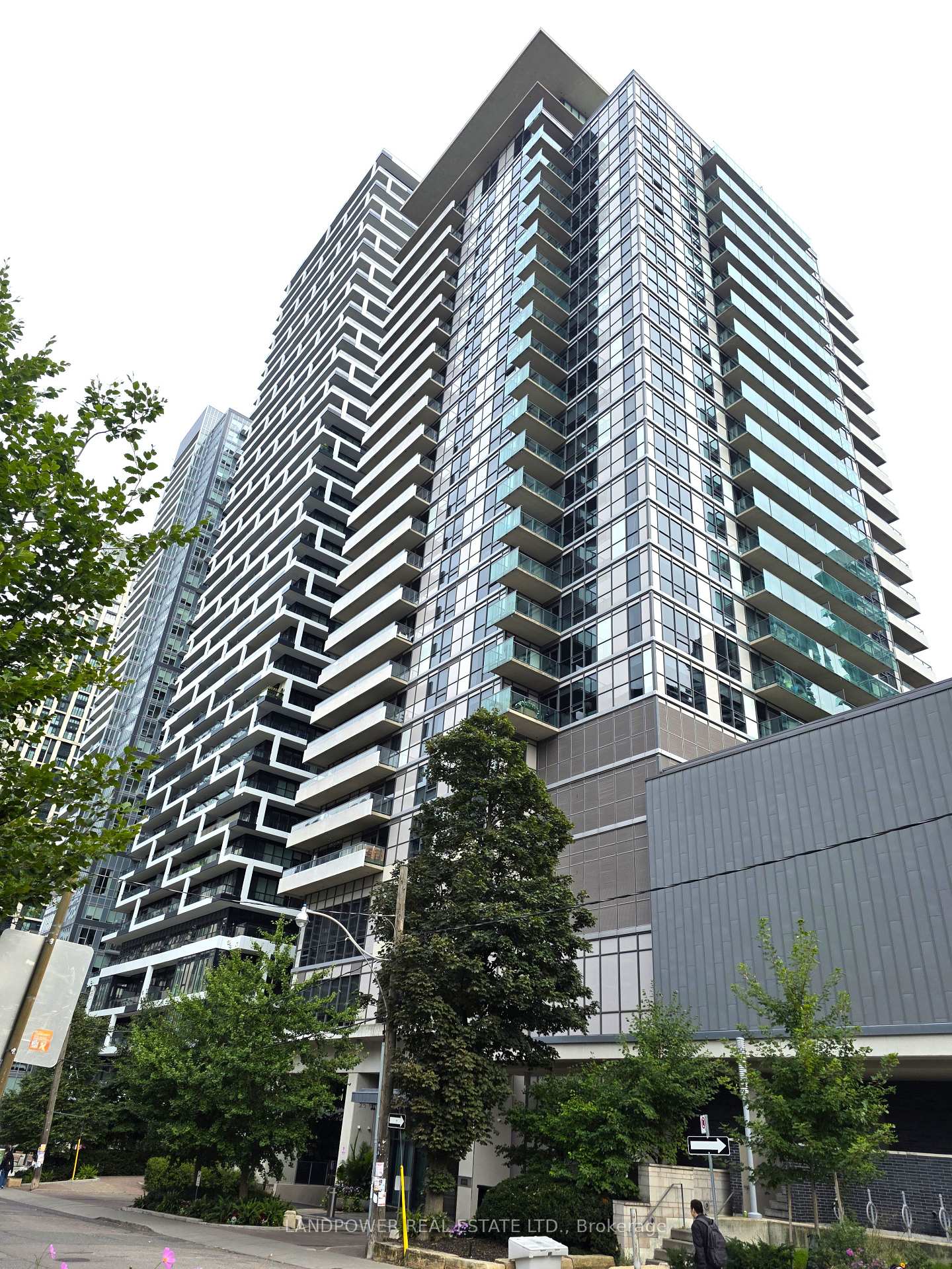 25 Broadway Avenue