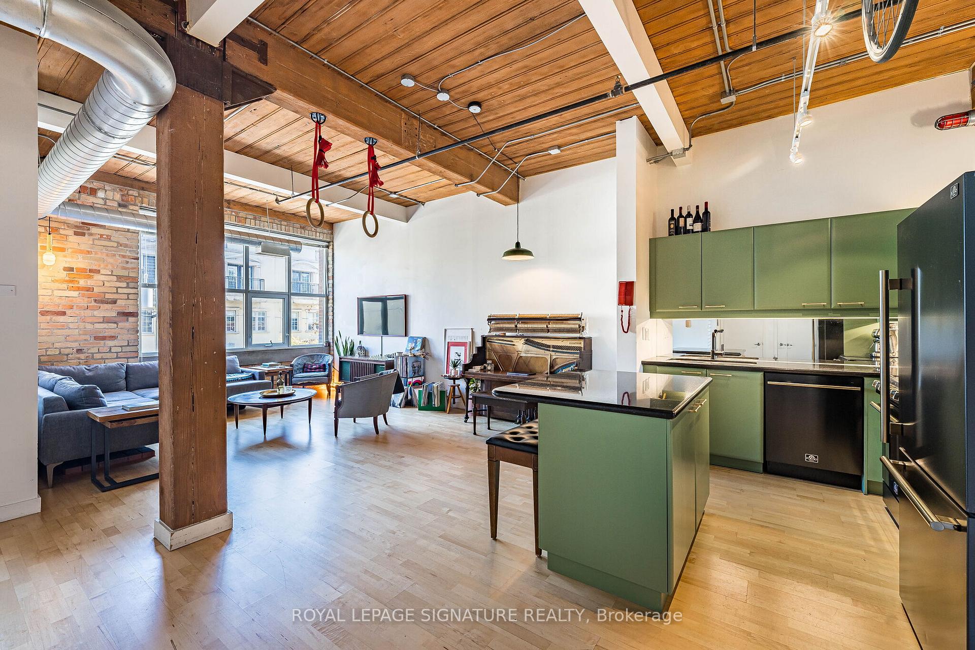 955 Queen Street W