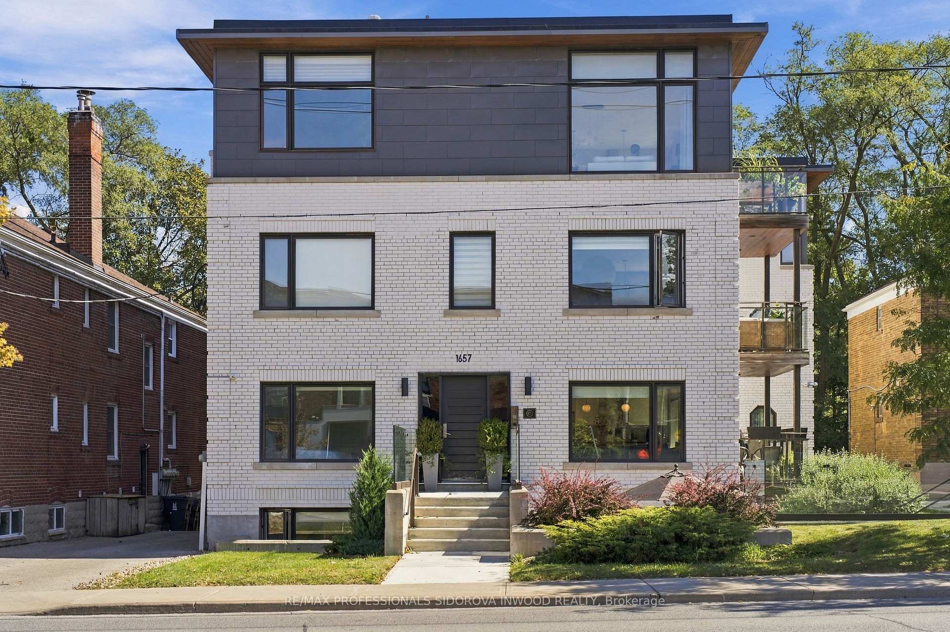 1657 Bathurst Street