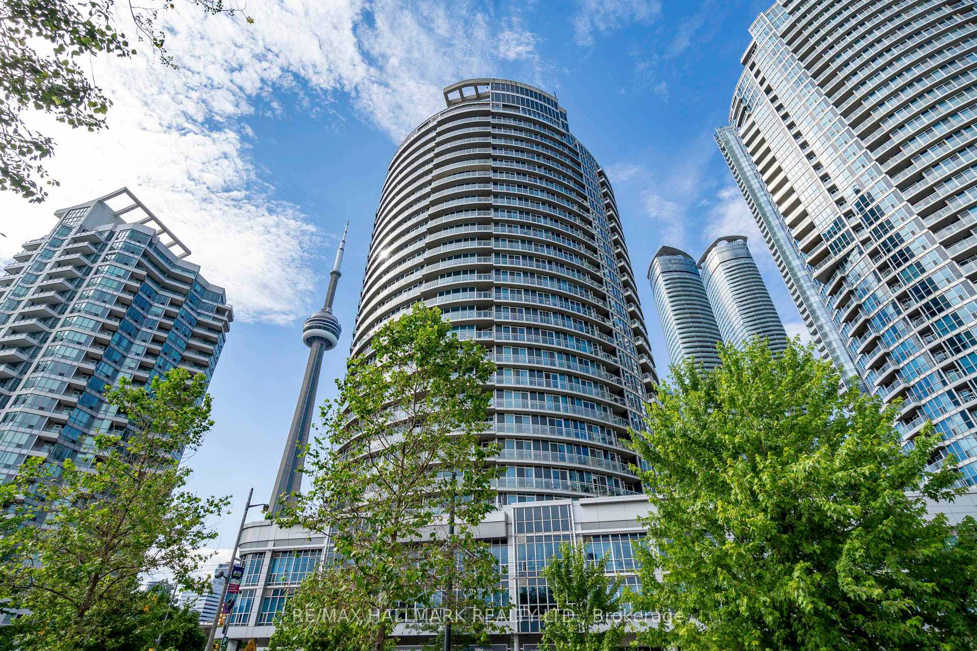 218 Queens Quay W