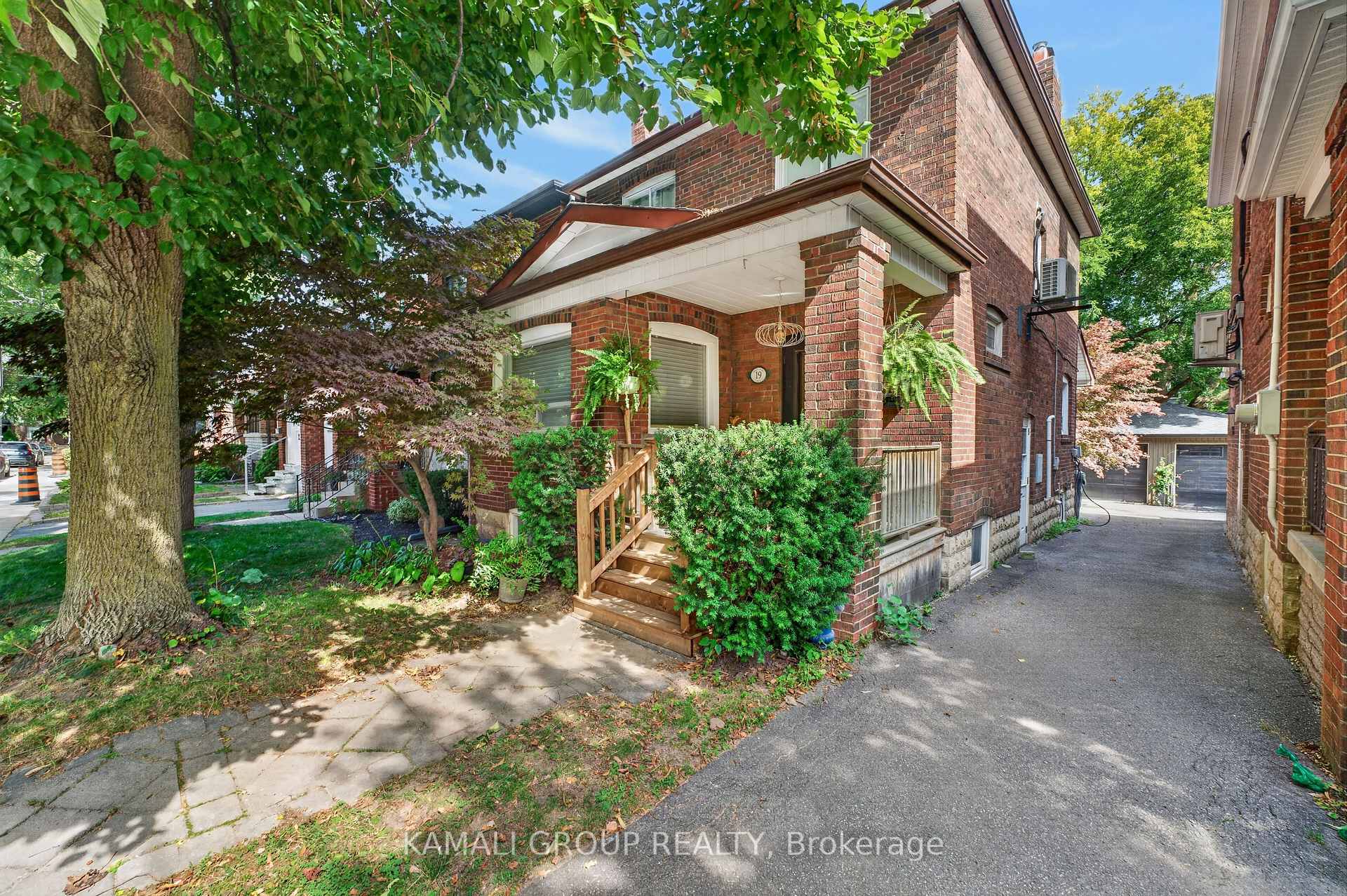 19 Belle Ayre Boulevard