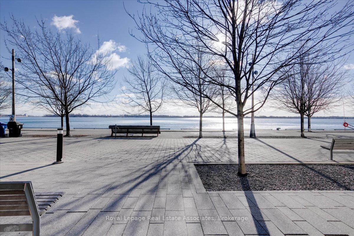 29 Queens Quay E