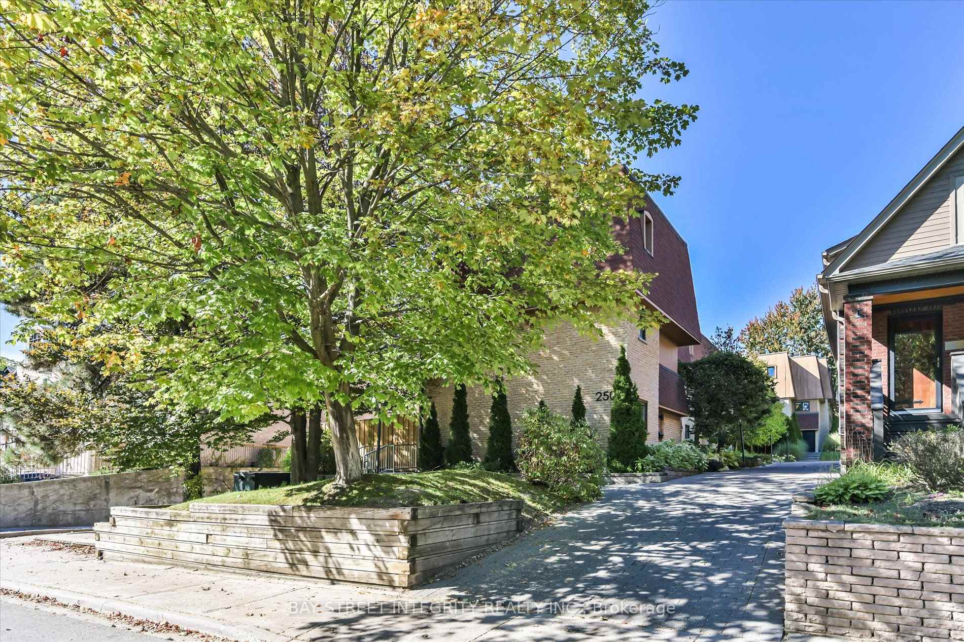 250 Erskine Avenue