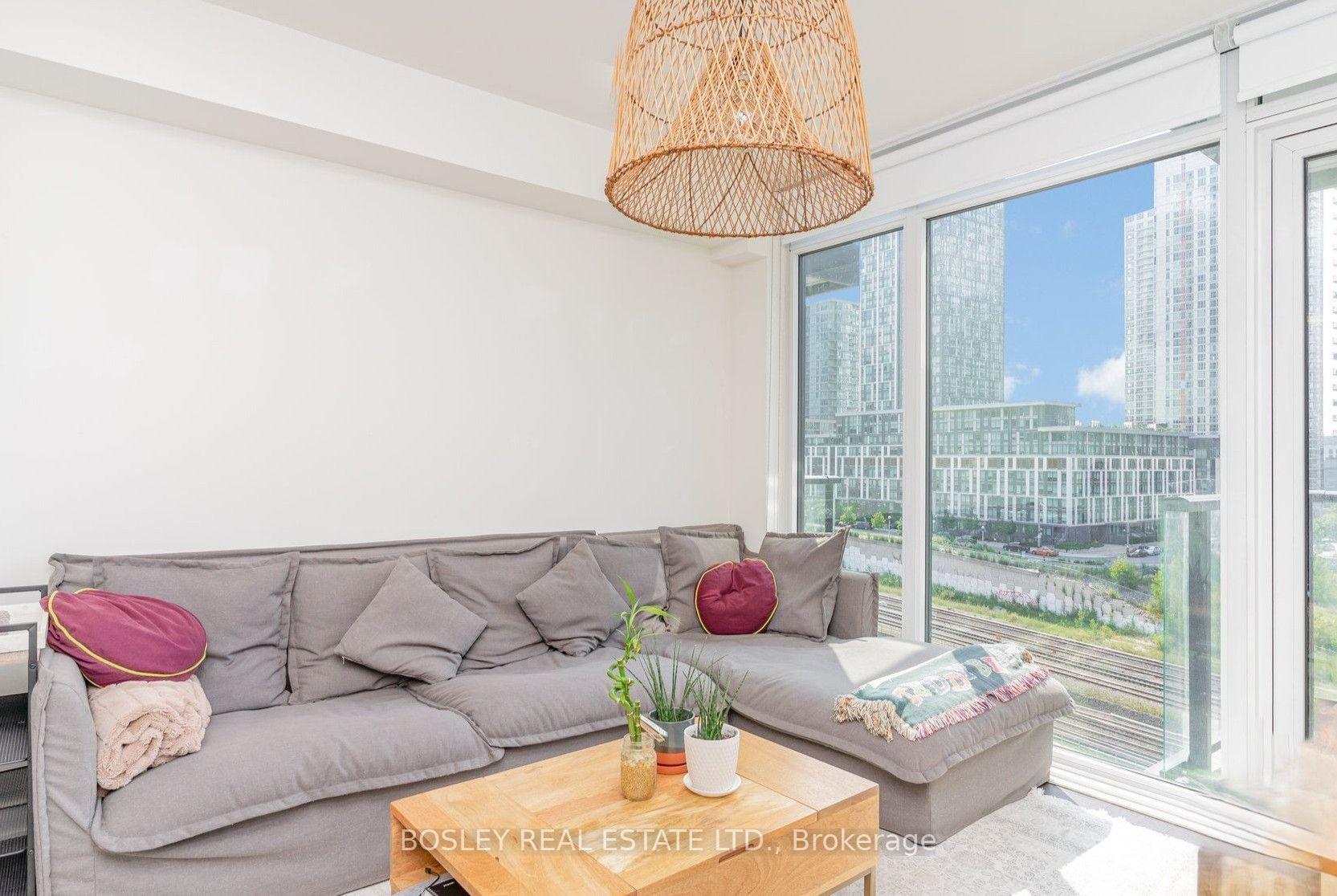 576 Front Street W