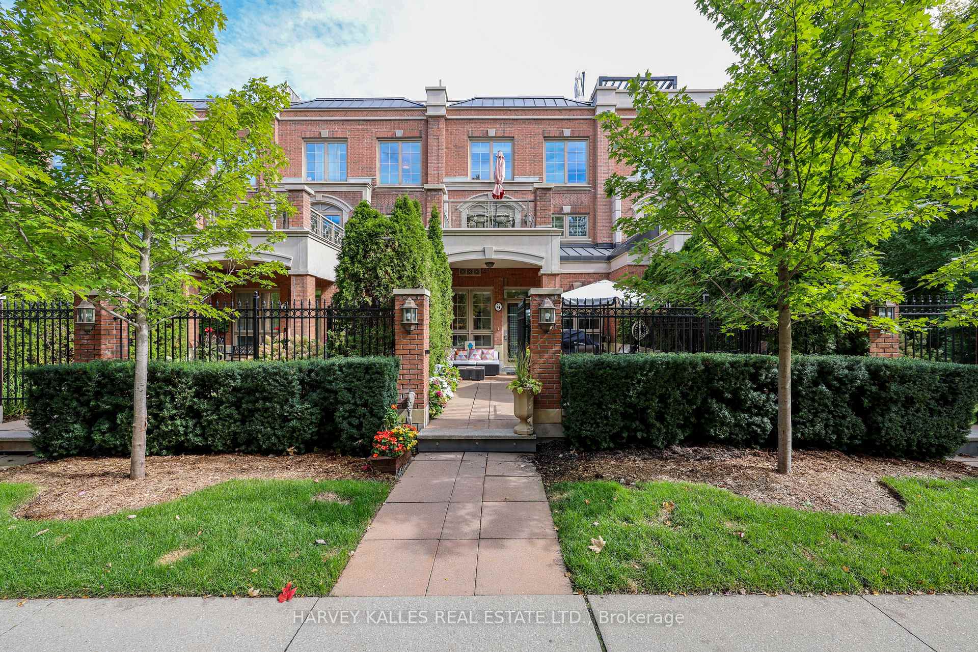 21 Burkebrook Place