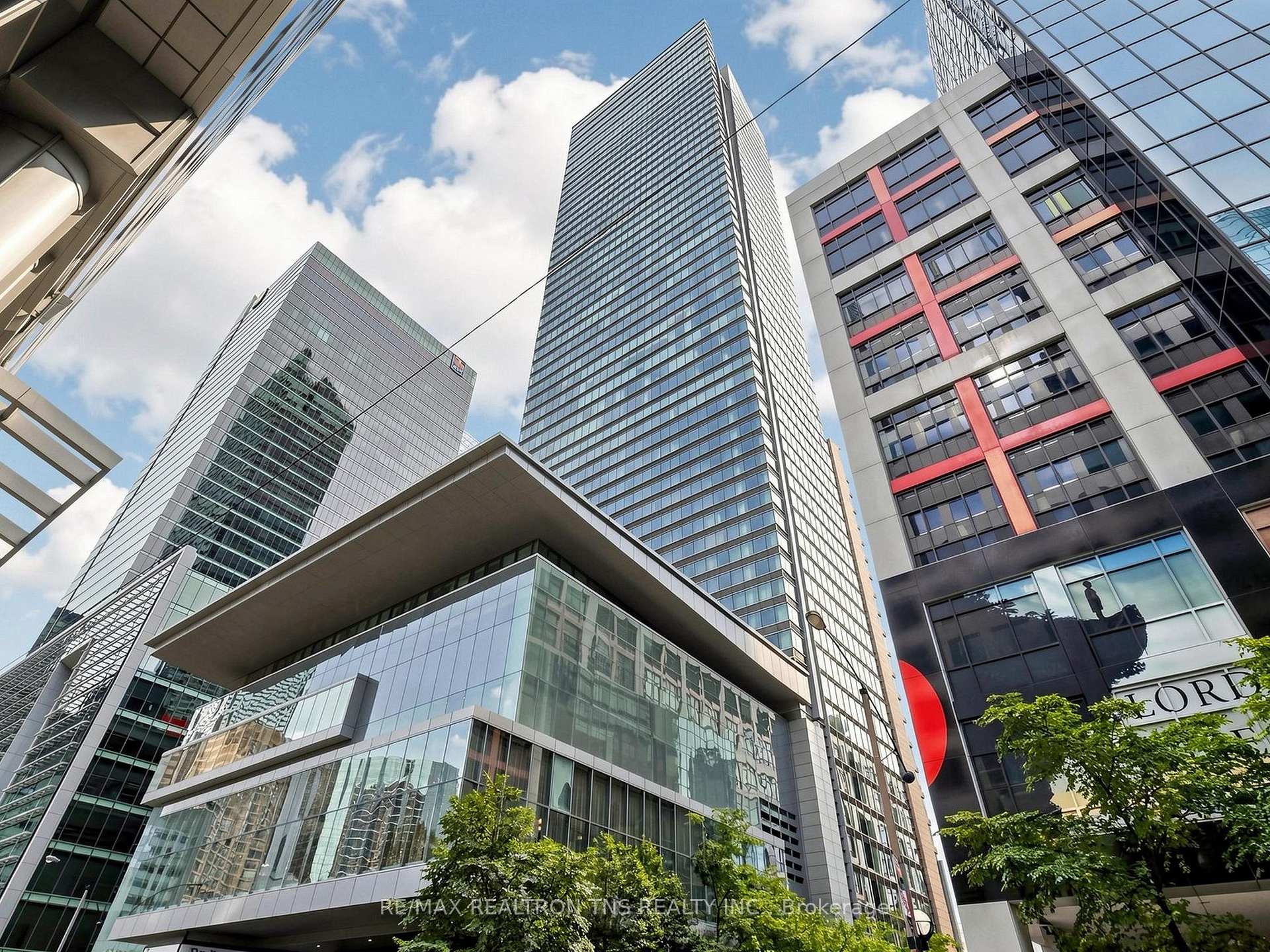 183 Wellington Street W