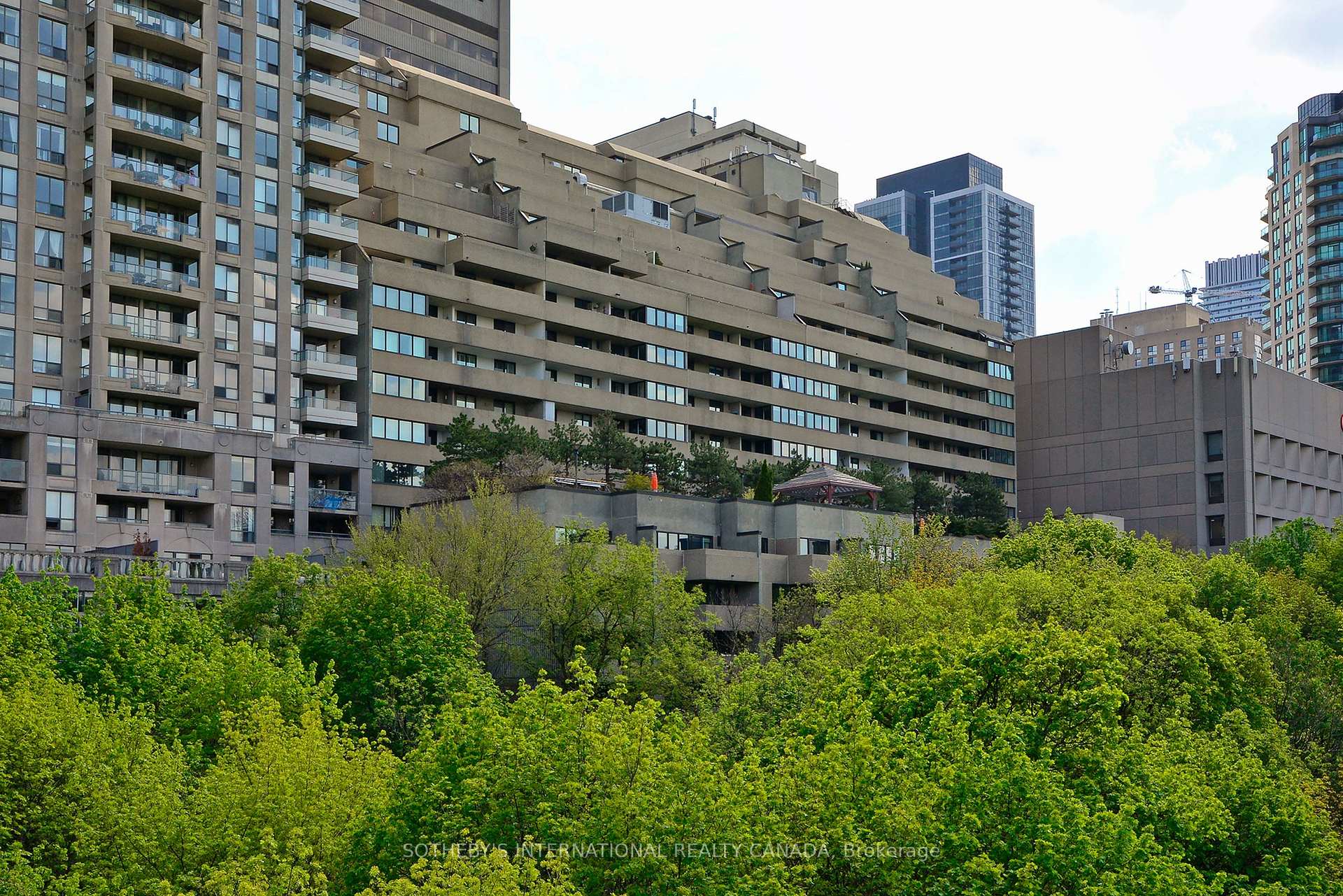 360 Bloor Street E