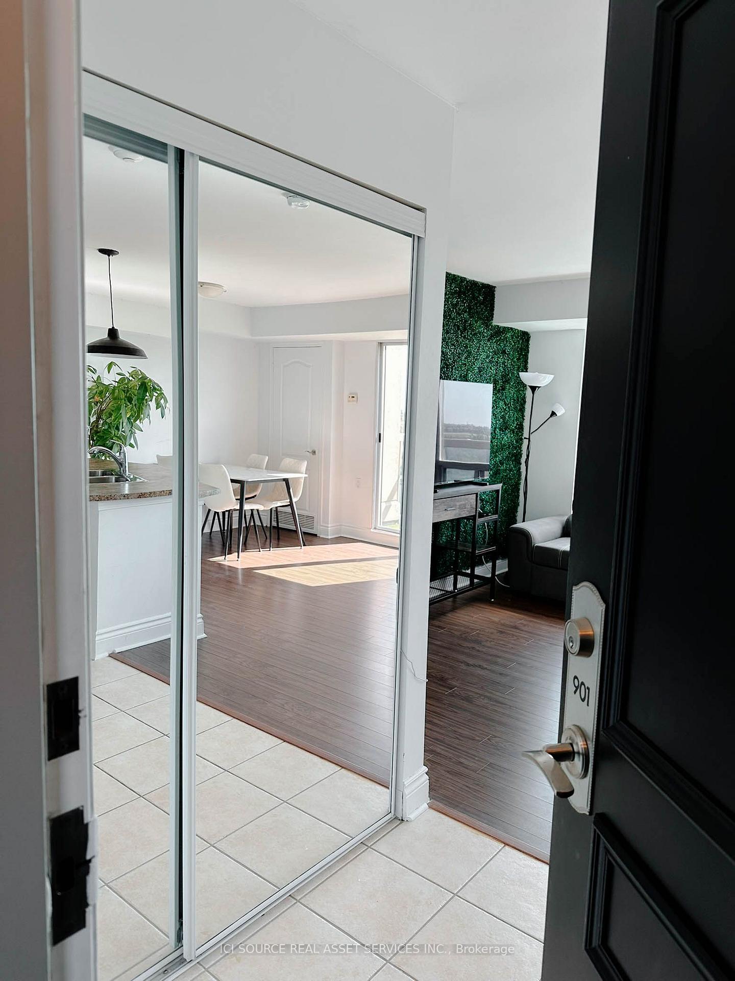 935 Sheppard Avenue W