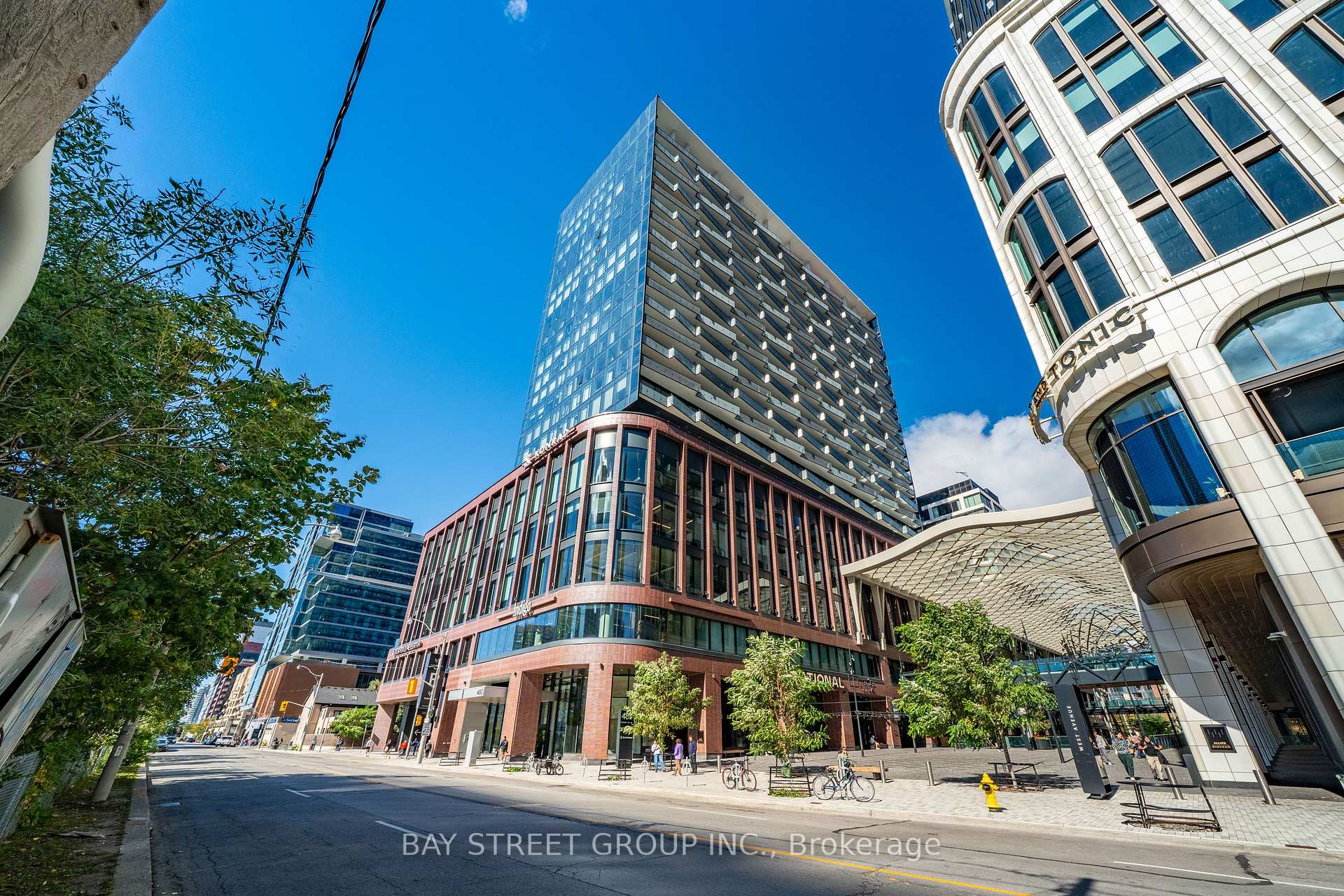 480 Front Street W