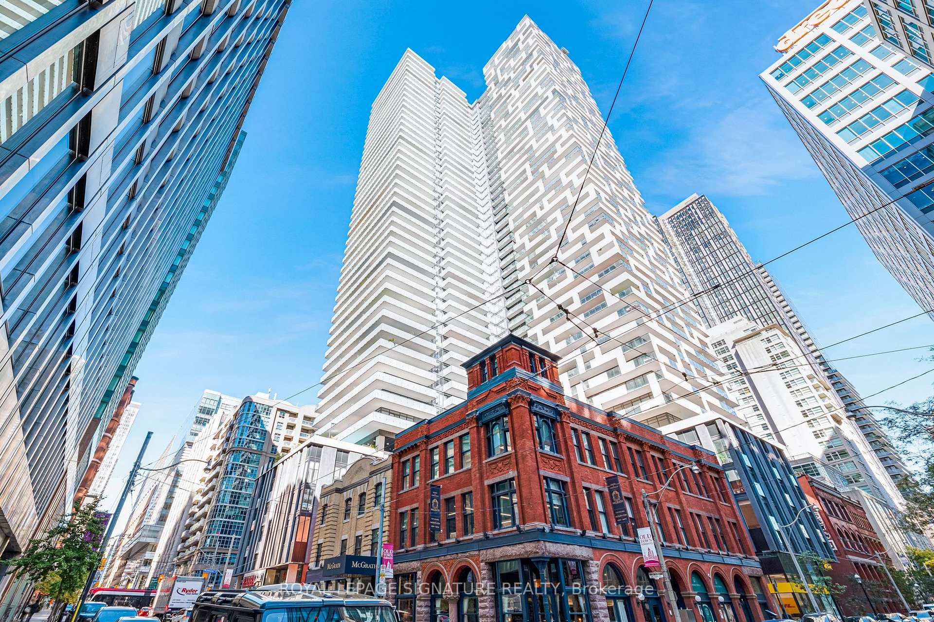 25 Richmond Street E