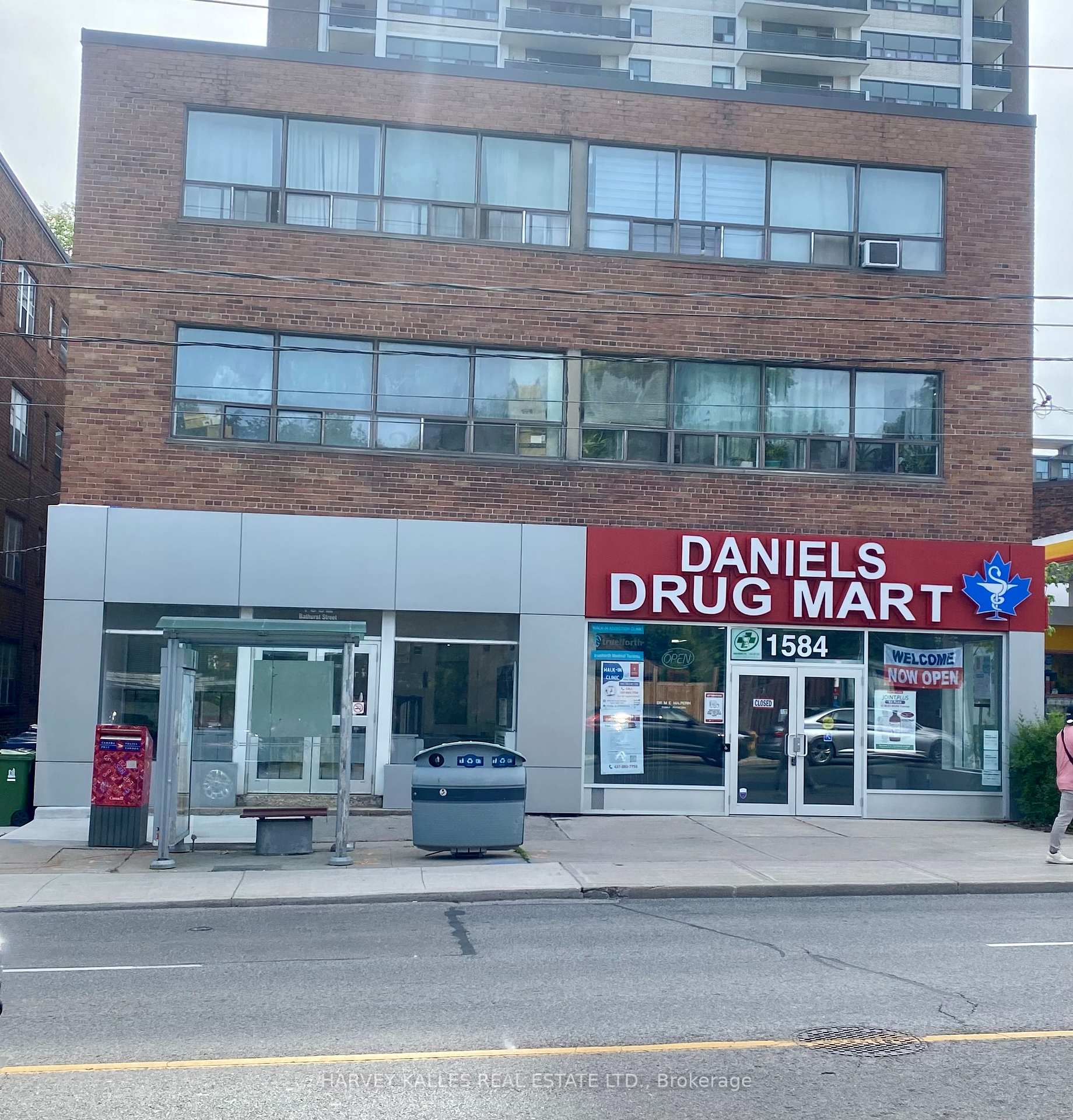 1582 Bathurst Street