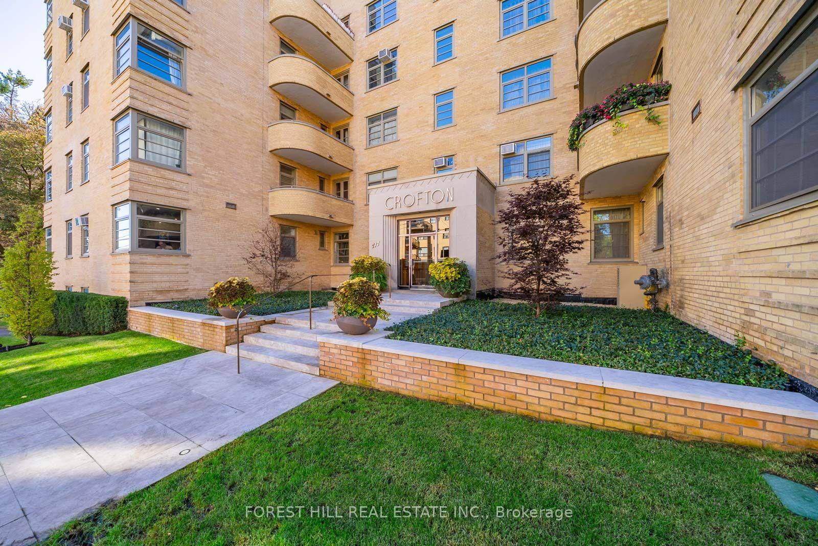 717 Eglinton Avenue W