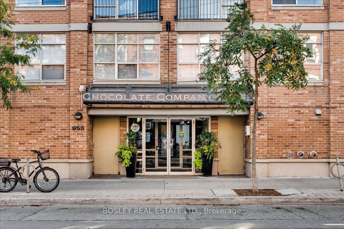 955 Queen Street W