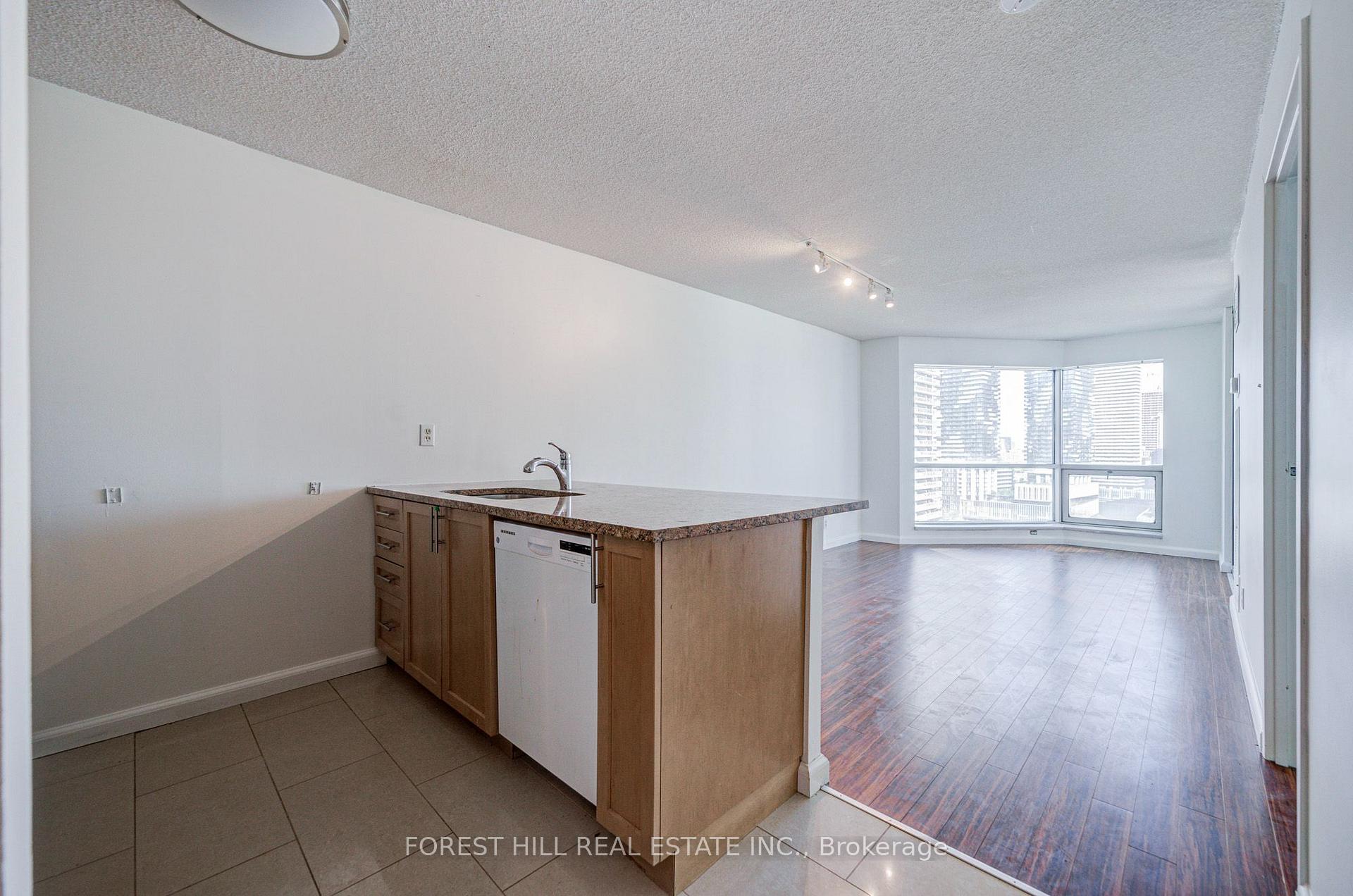 10 Yonge Street