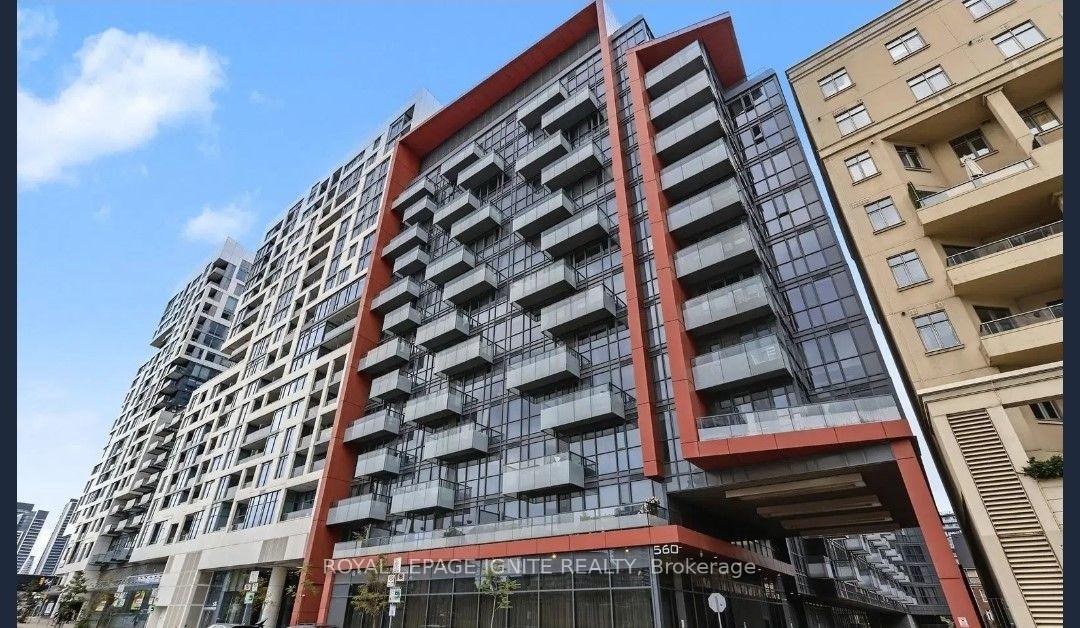 560 Front Street W
