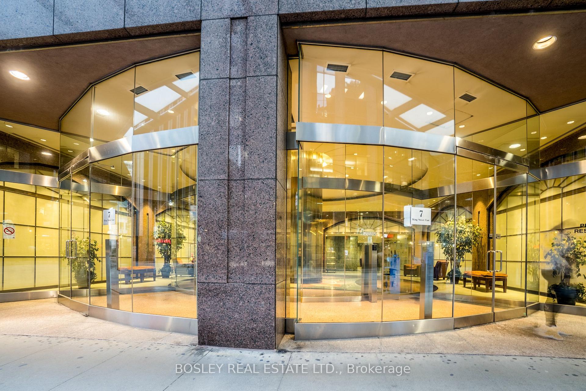 7 King Street E