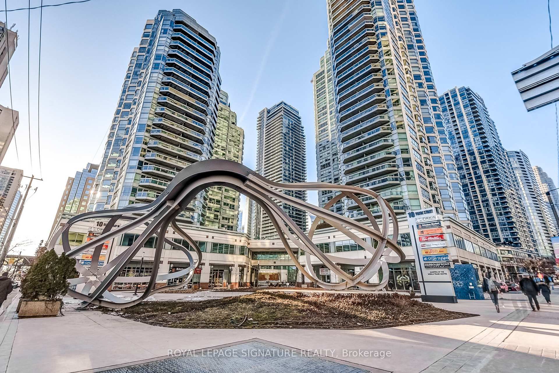 10 Yonge Street