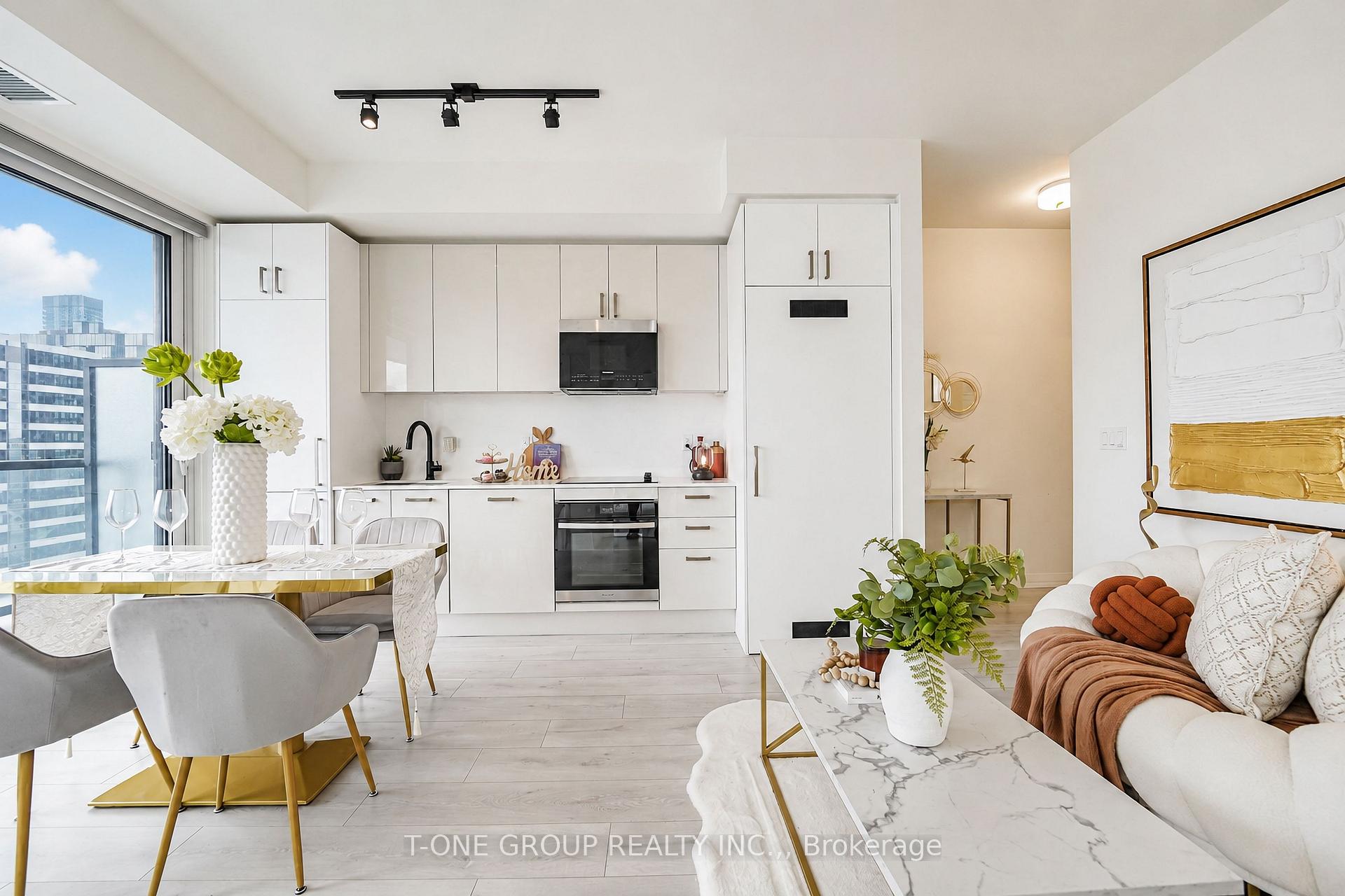 280 Dundas Street W