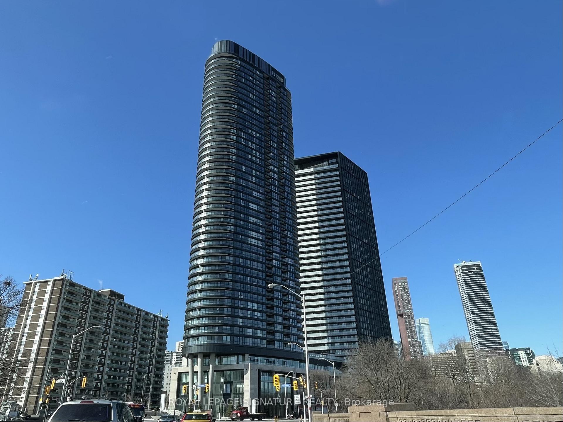 585 Bloor Street E