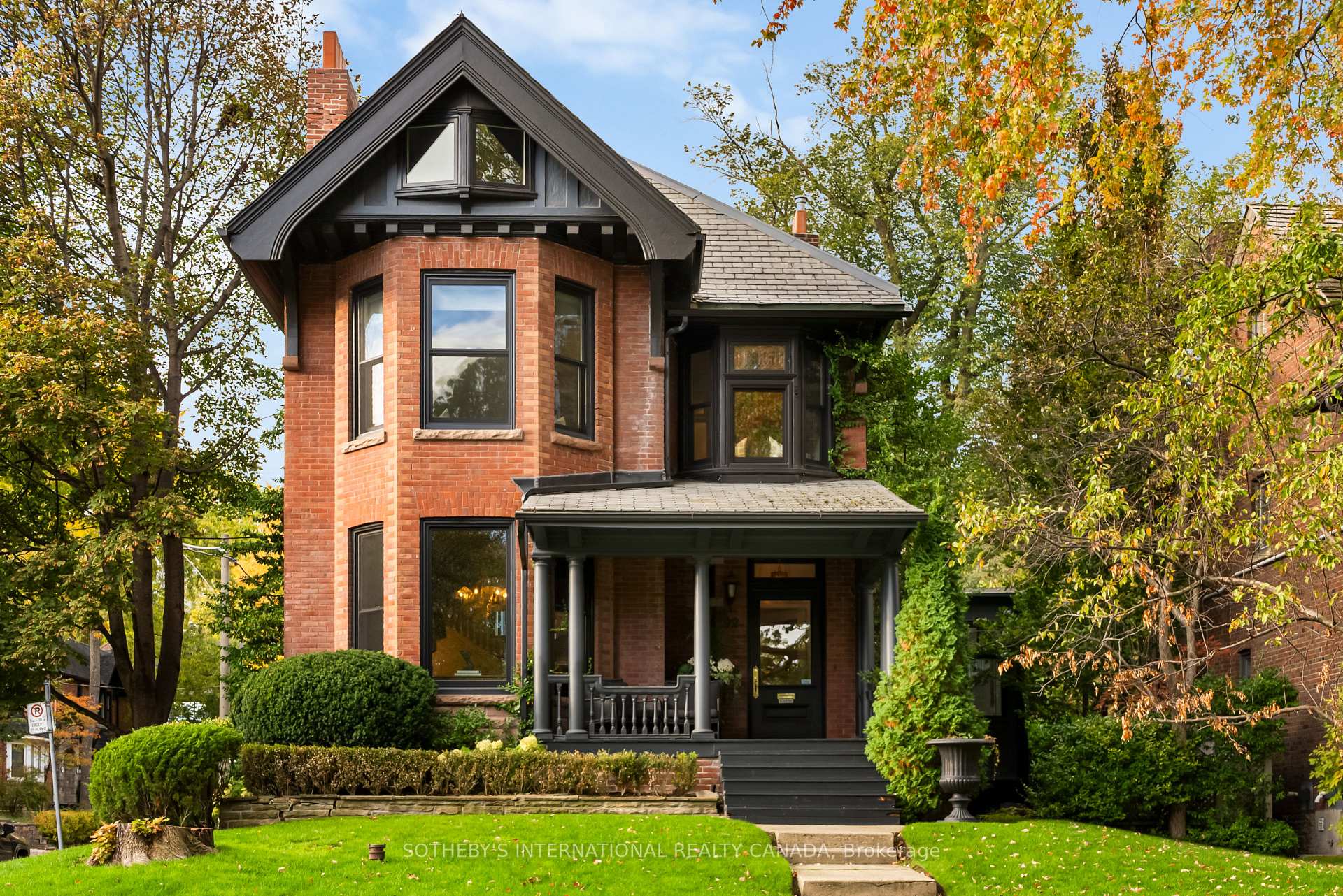 92 Woodlawn Avenue W