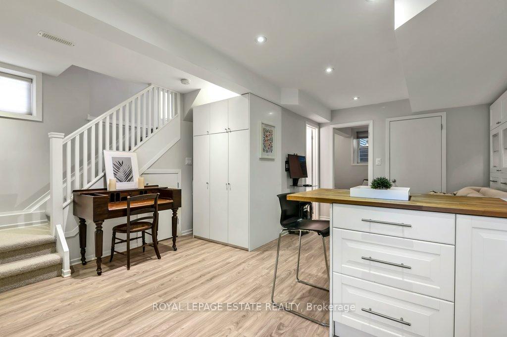 17 Birdsall Avenue