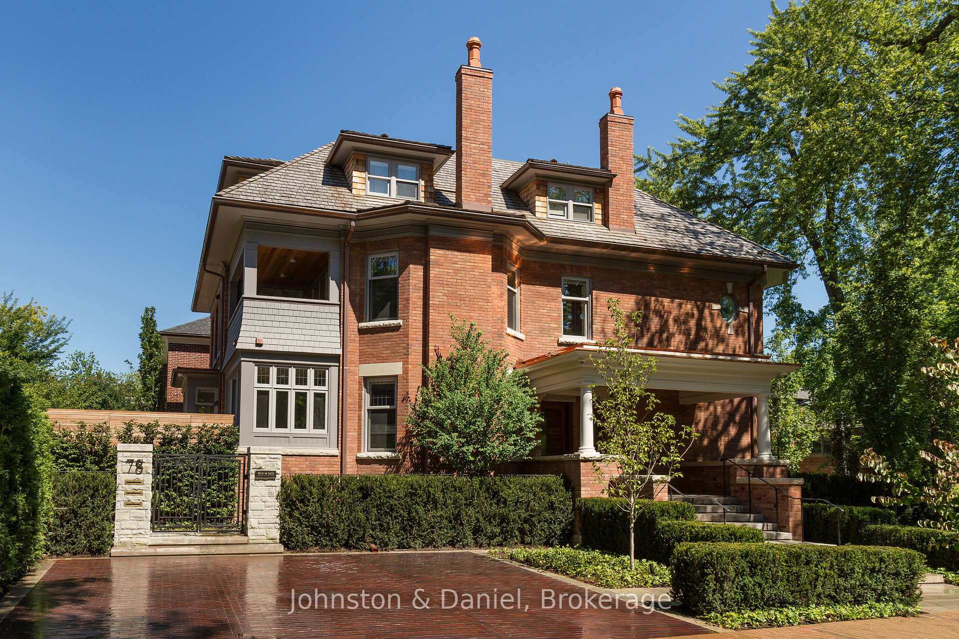 78 Roxborough Street E