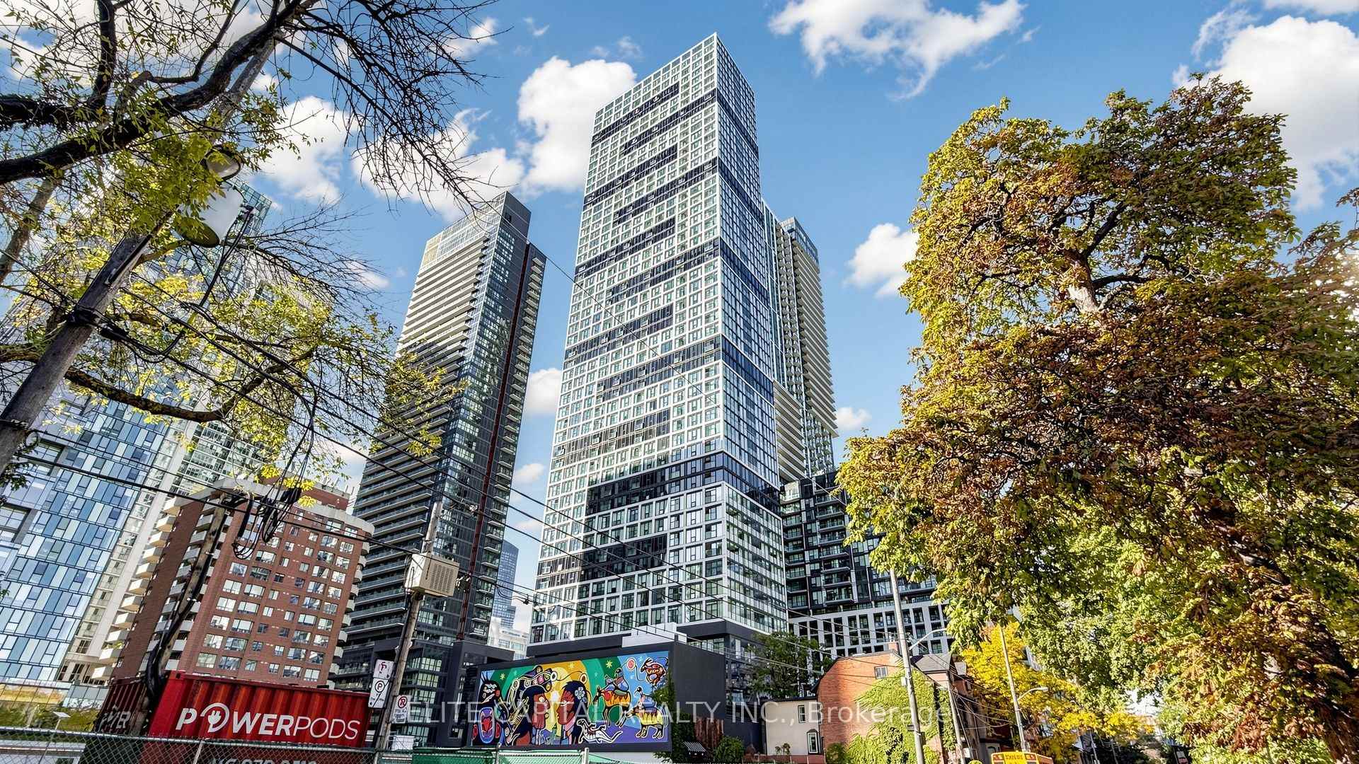 181 Dundas Street E